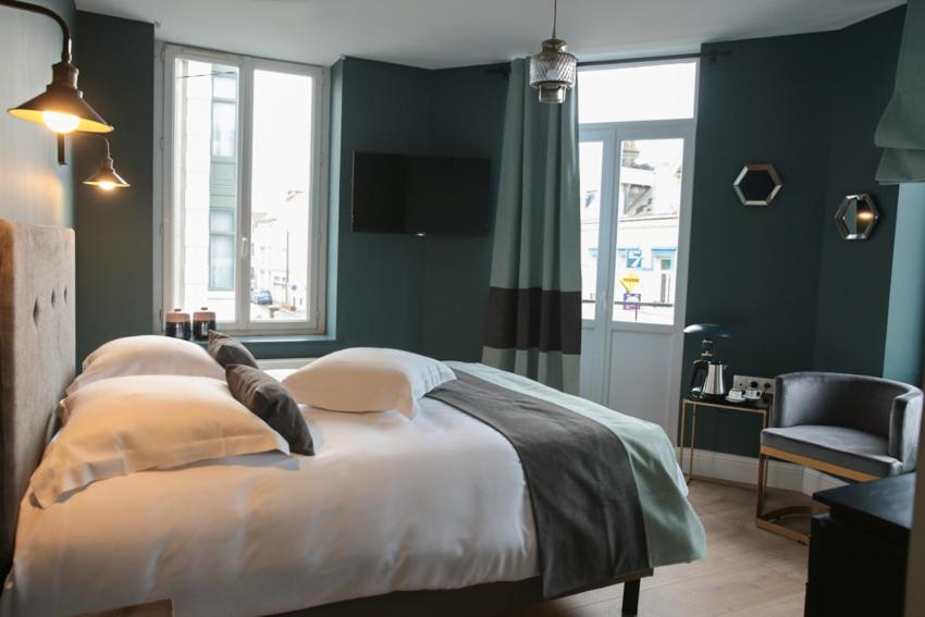 Deluxe Double Room with Balcony photo 2