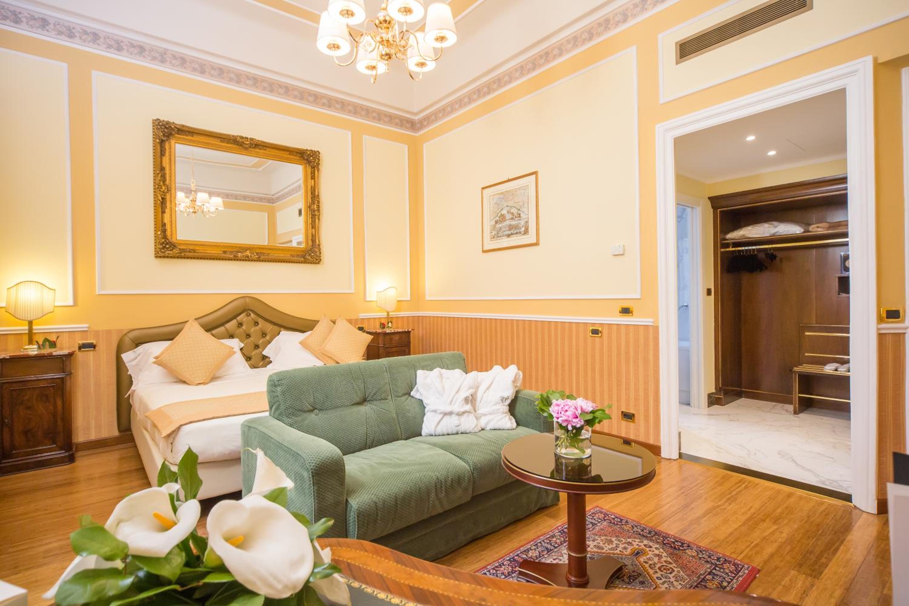 Family Room (2 Adults + 1 Child) - Photo 3