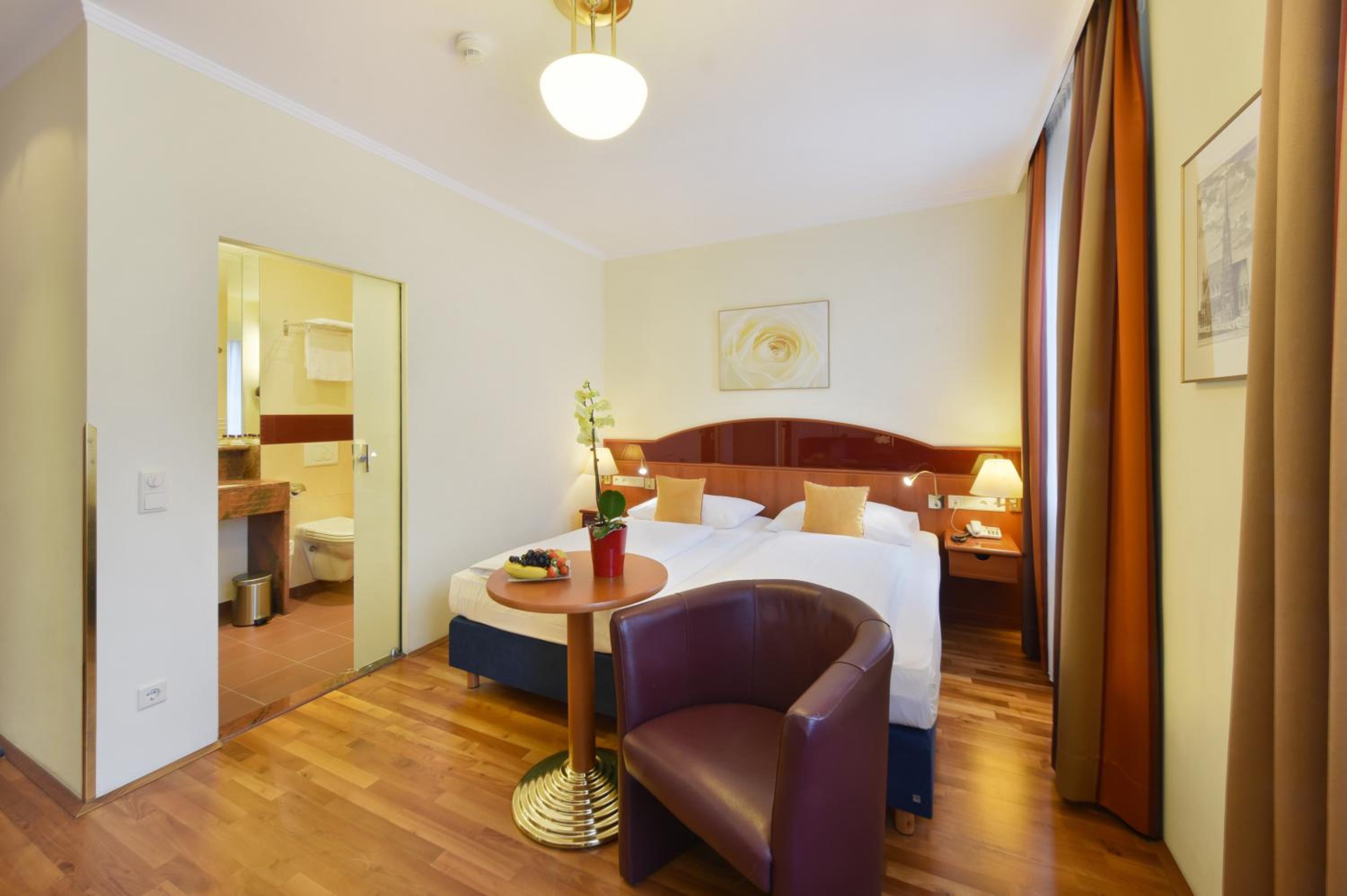 Double Room PREMIUM courtyard view photo 1