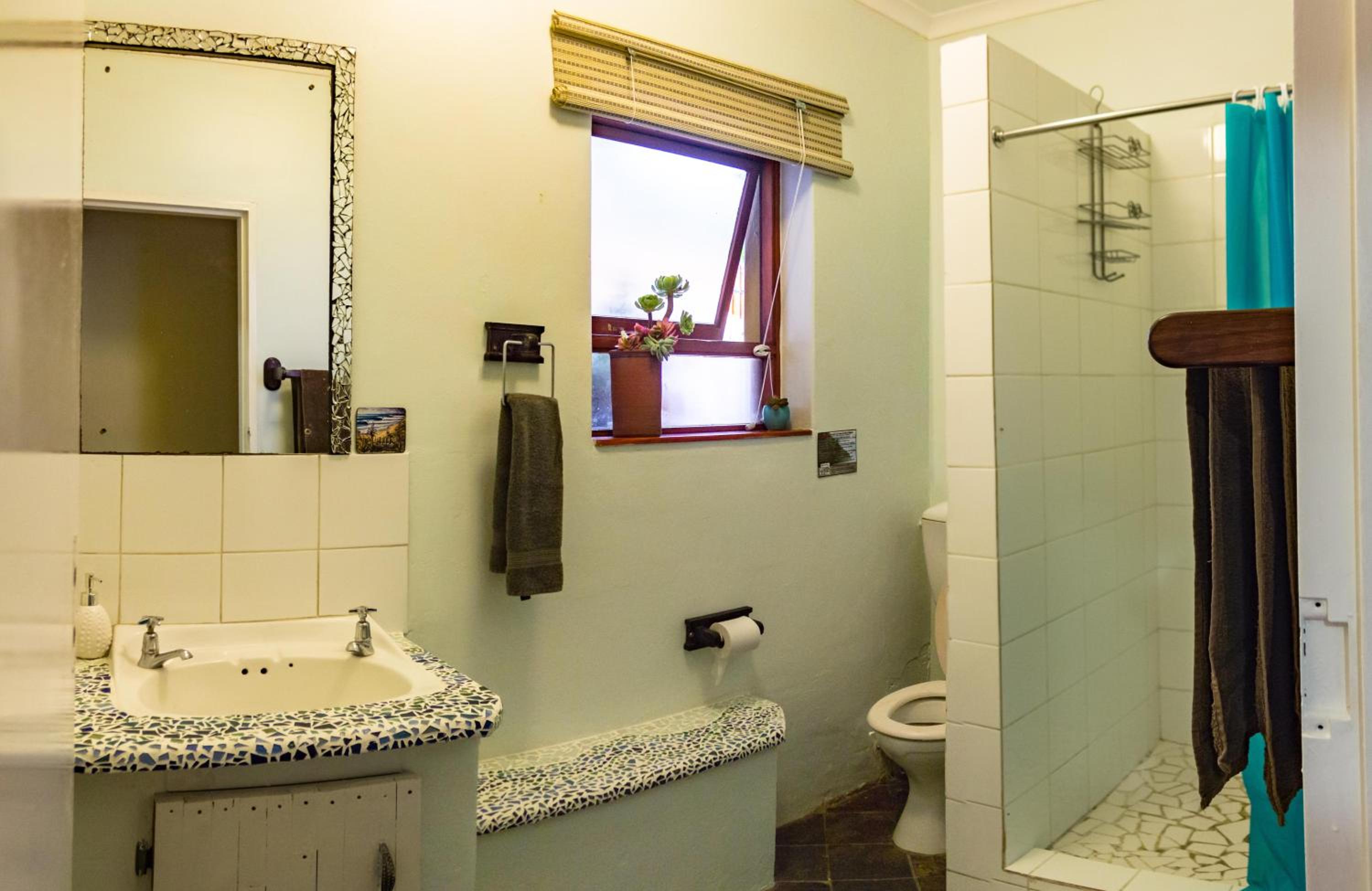 Family Room with Private Bathroom - Photo 12