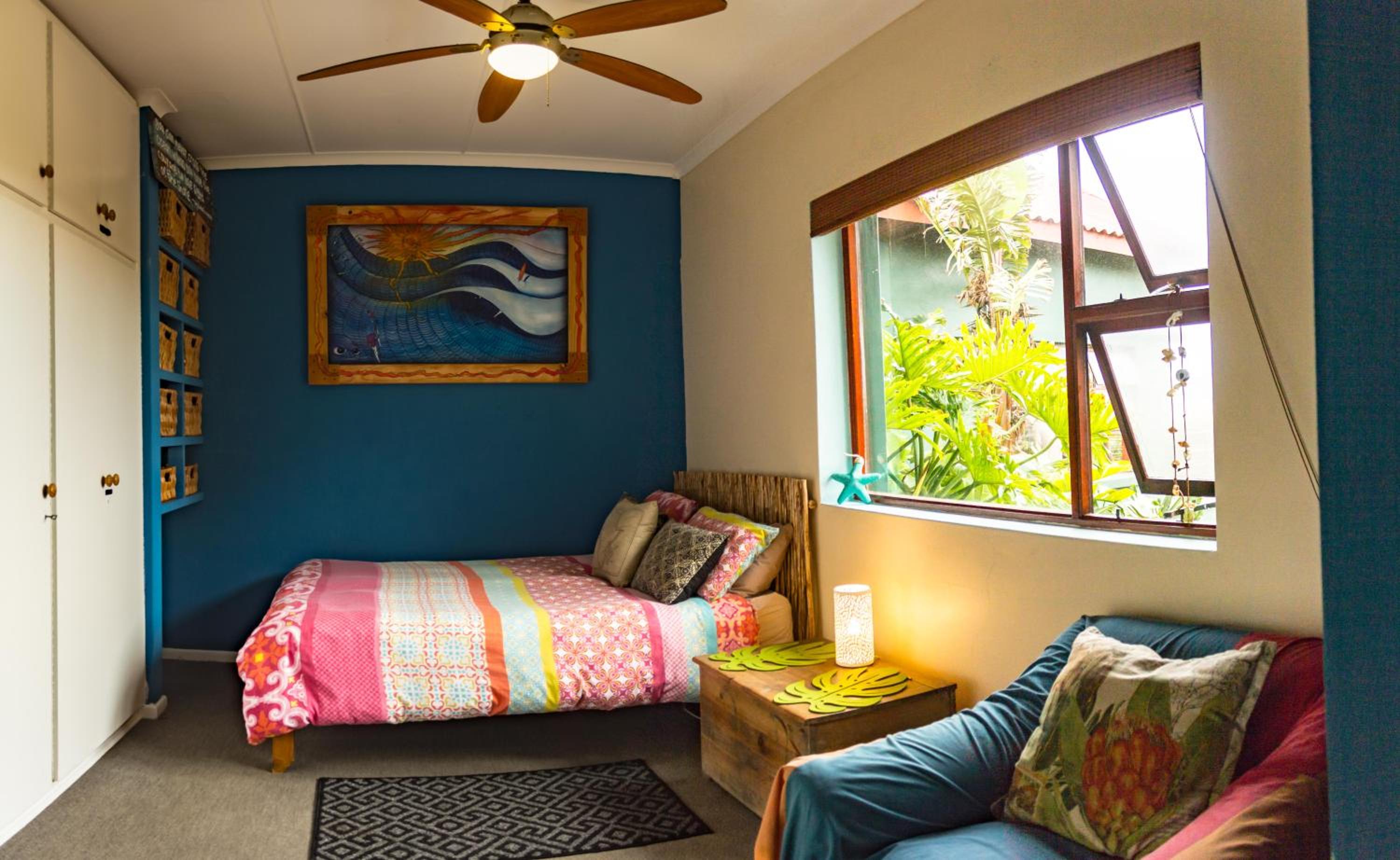 Family Room with Private Bathroom - Photo 5