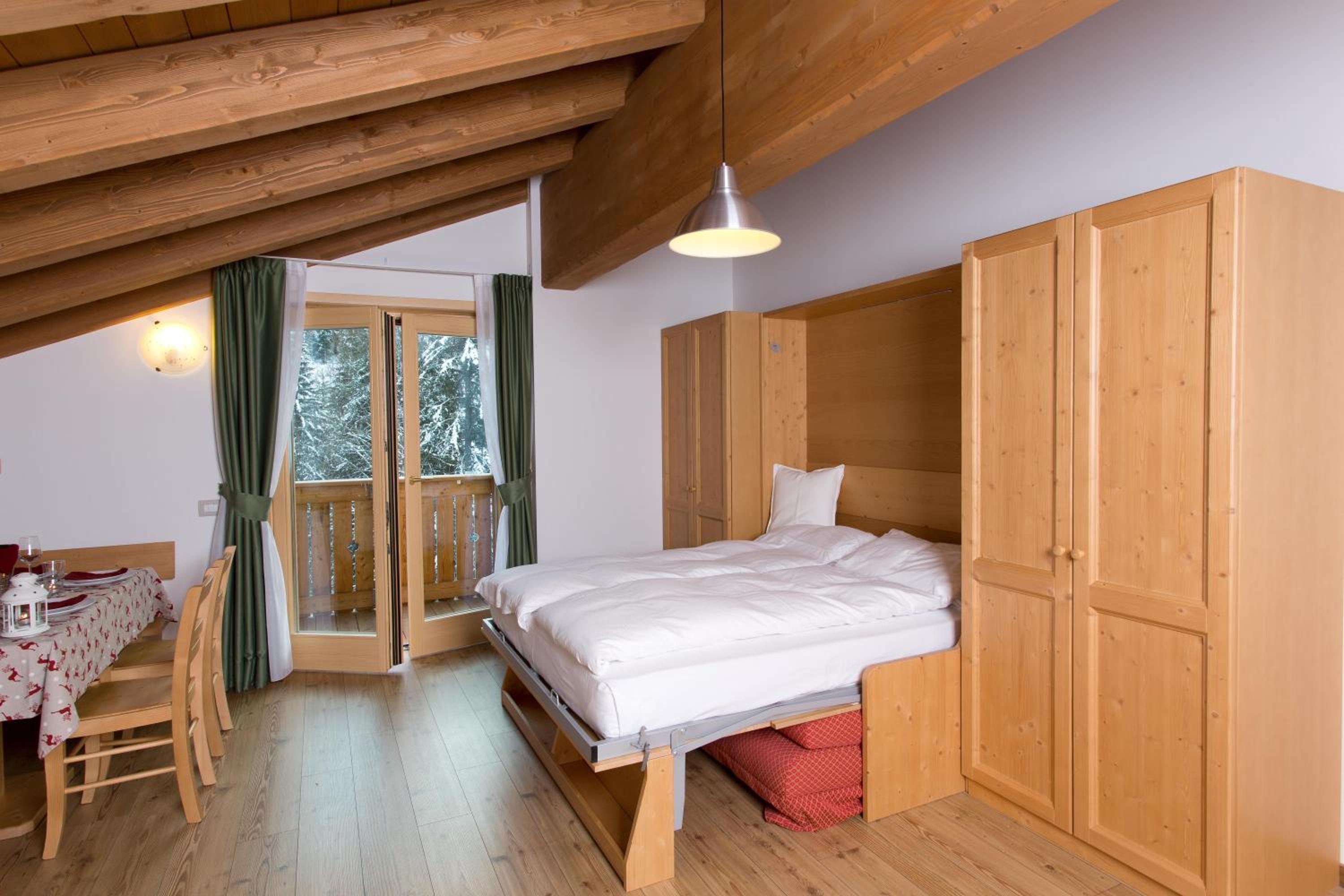 One-Bedroom Apartment with Balcony photo 3