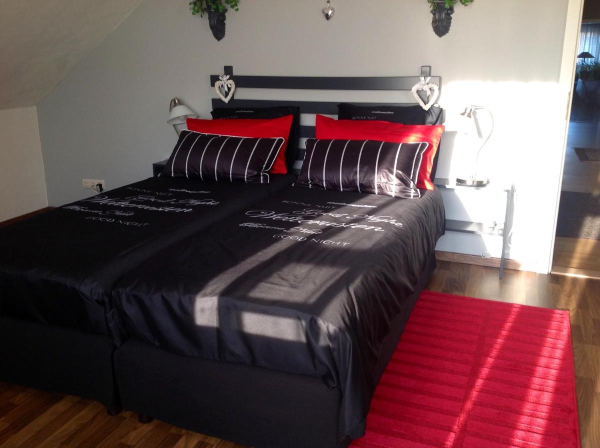 Twin Room with Balcony photo 2