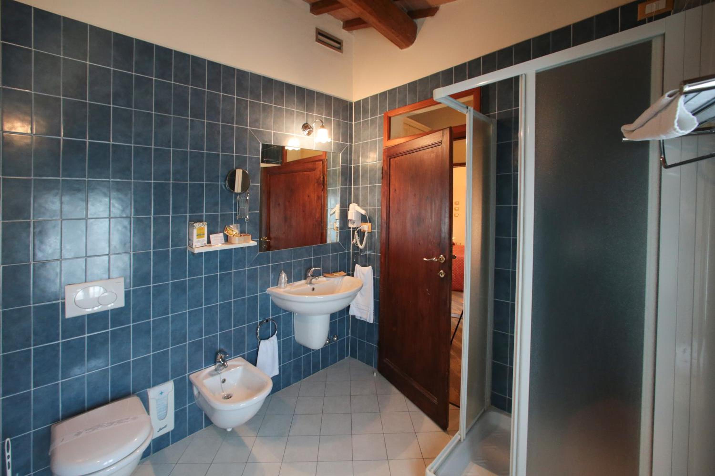 Double or Twin Room - Photo 4