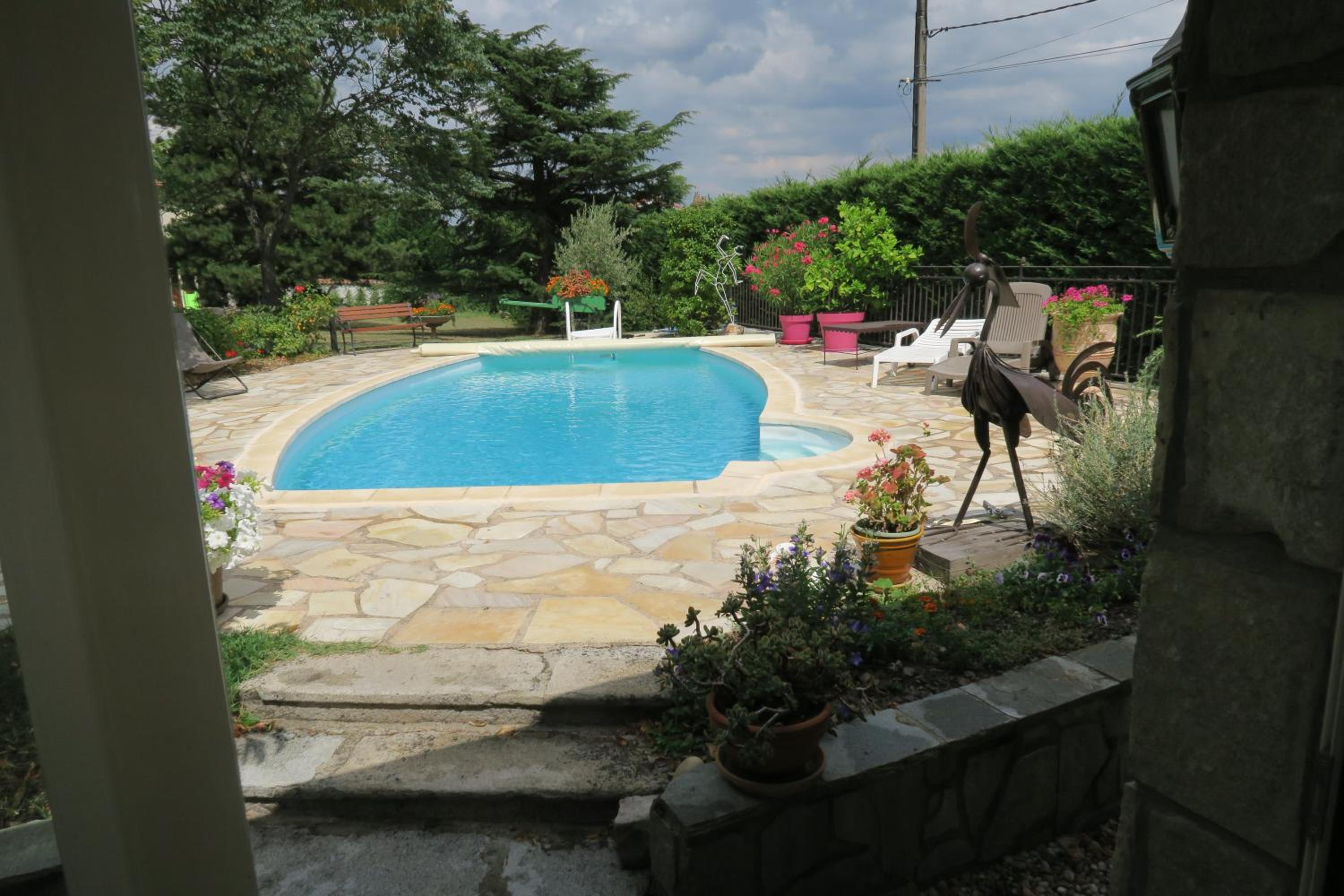 Double Room with Pool View - Photo 4