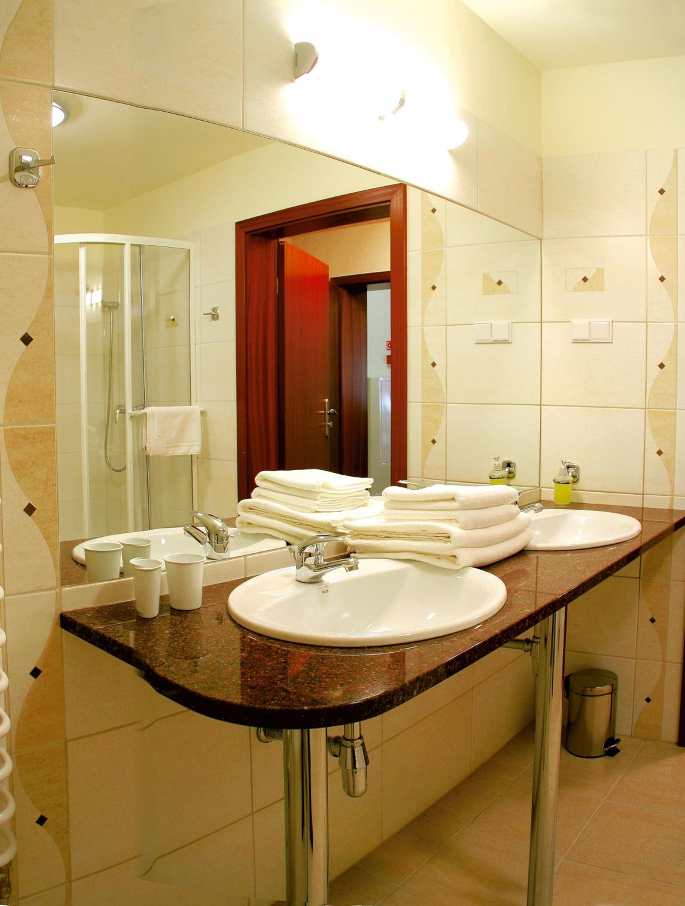 Standard Double or Twin Room - Photo 4