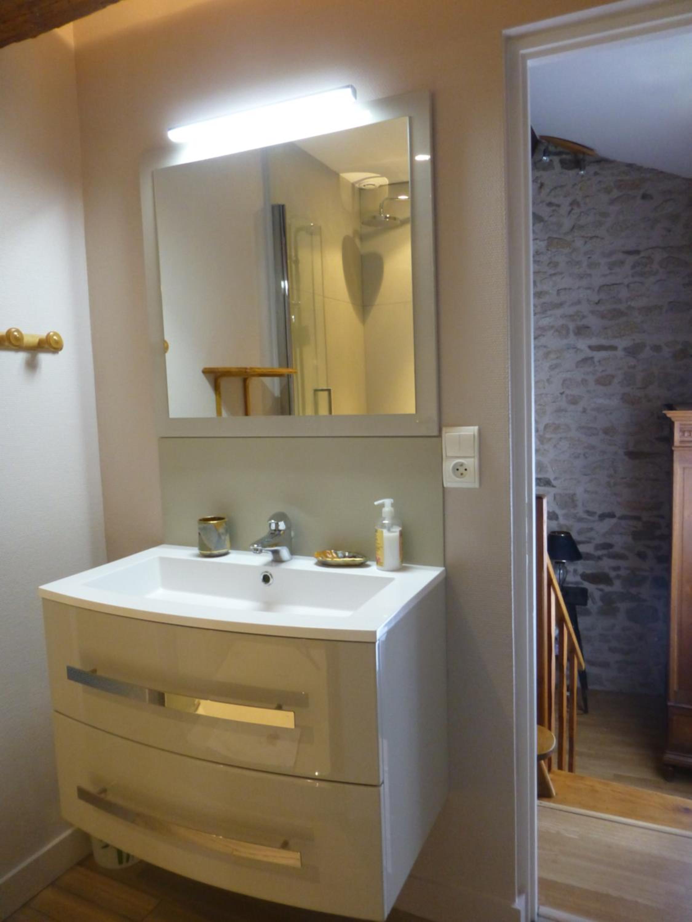 Double or Twin Room with Swimming Pool Access - Photo 6