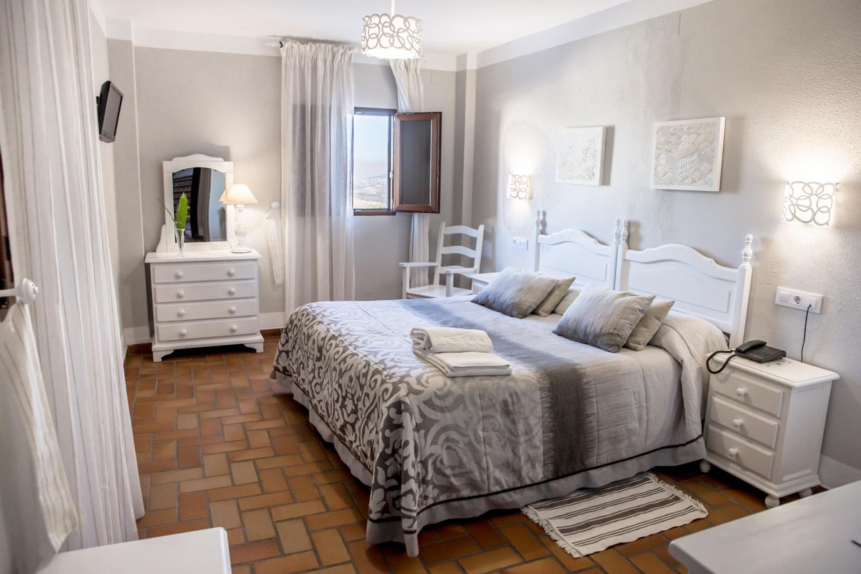 Twin Room - Photo 6