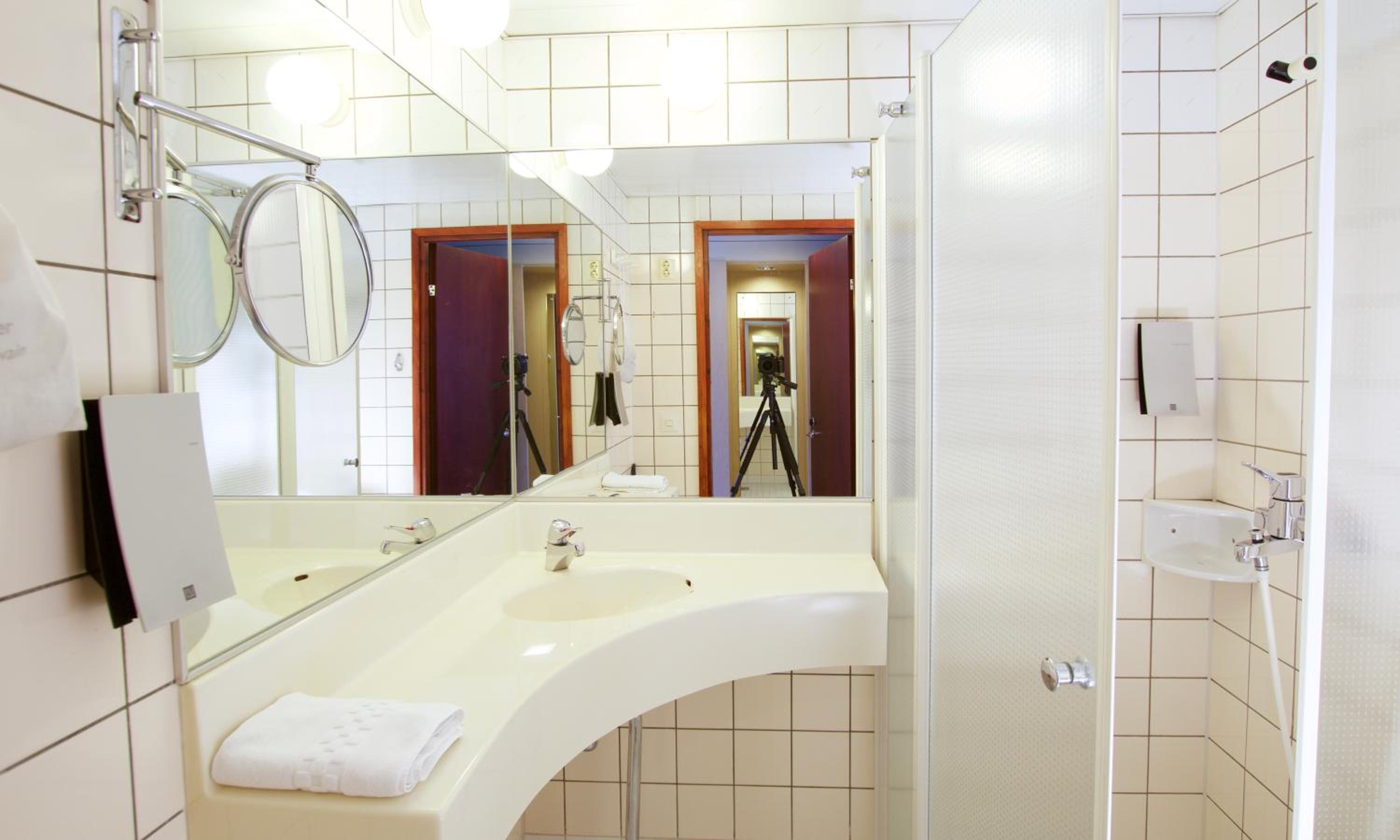 Twin Room - Photo 5