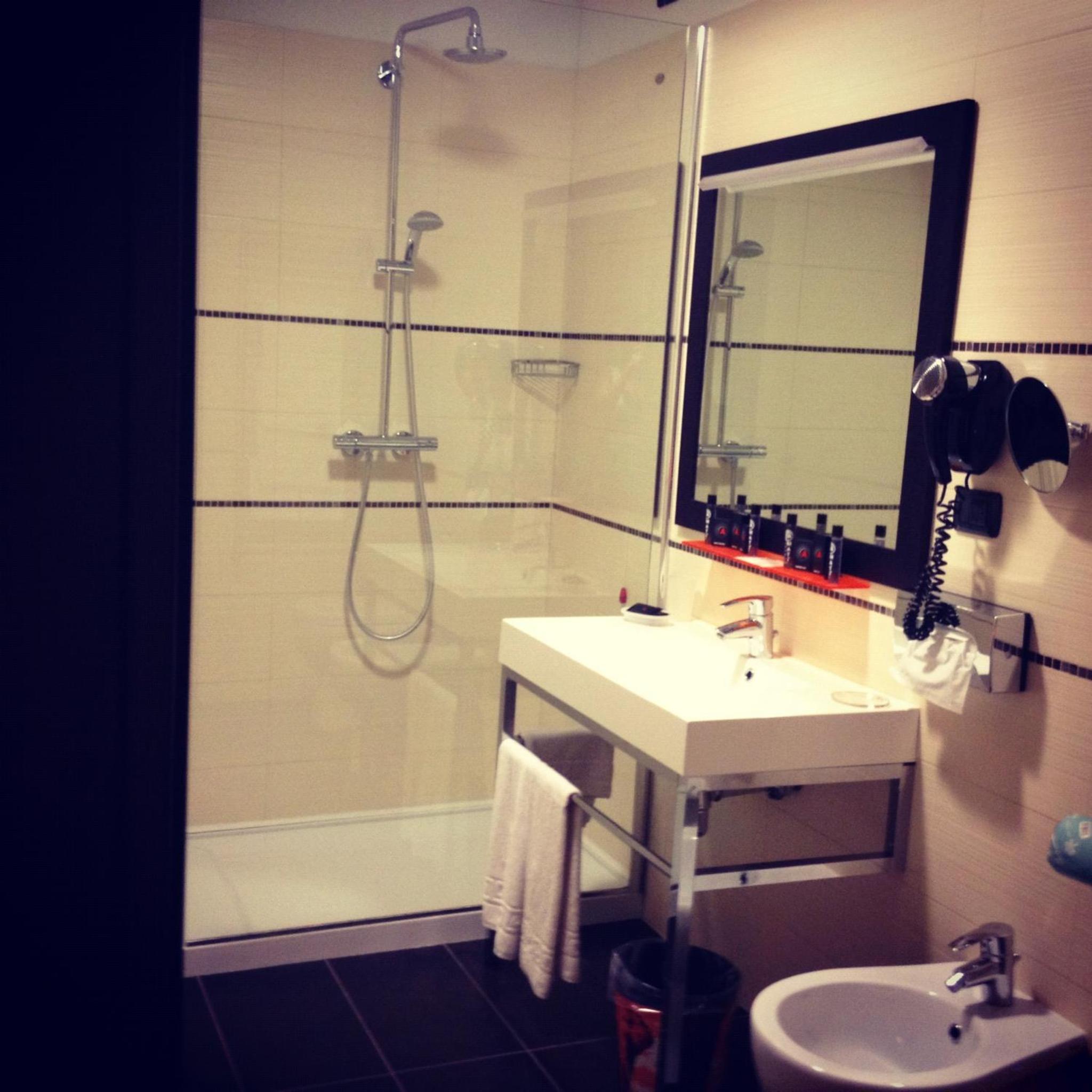 Queen Room photo 3