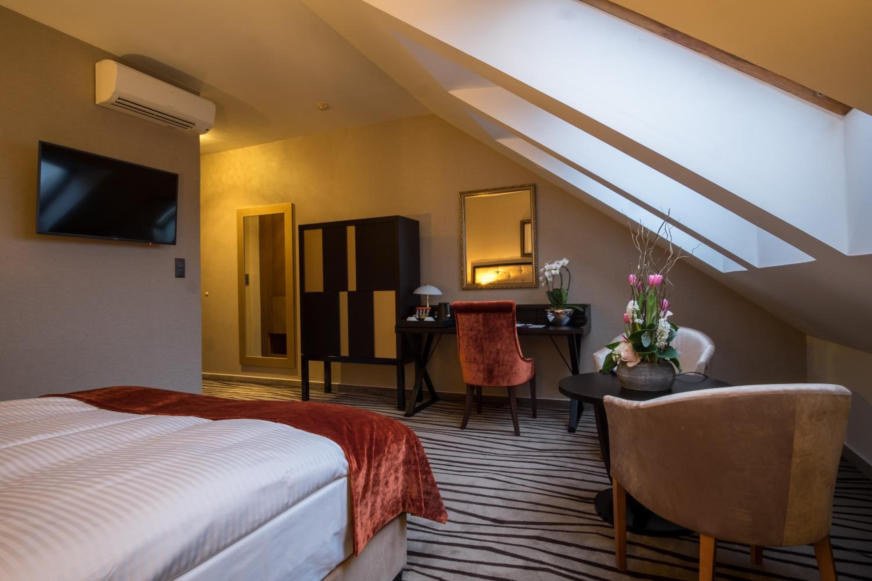 Double Room Atrium - Photo 8
