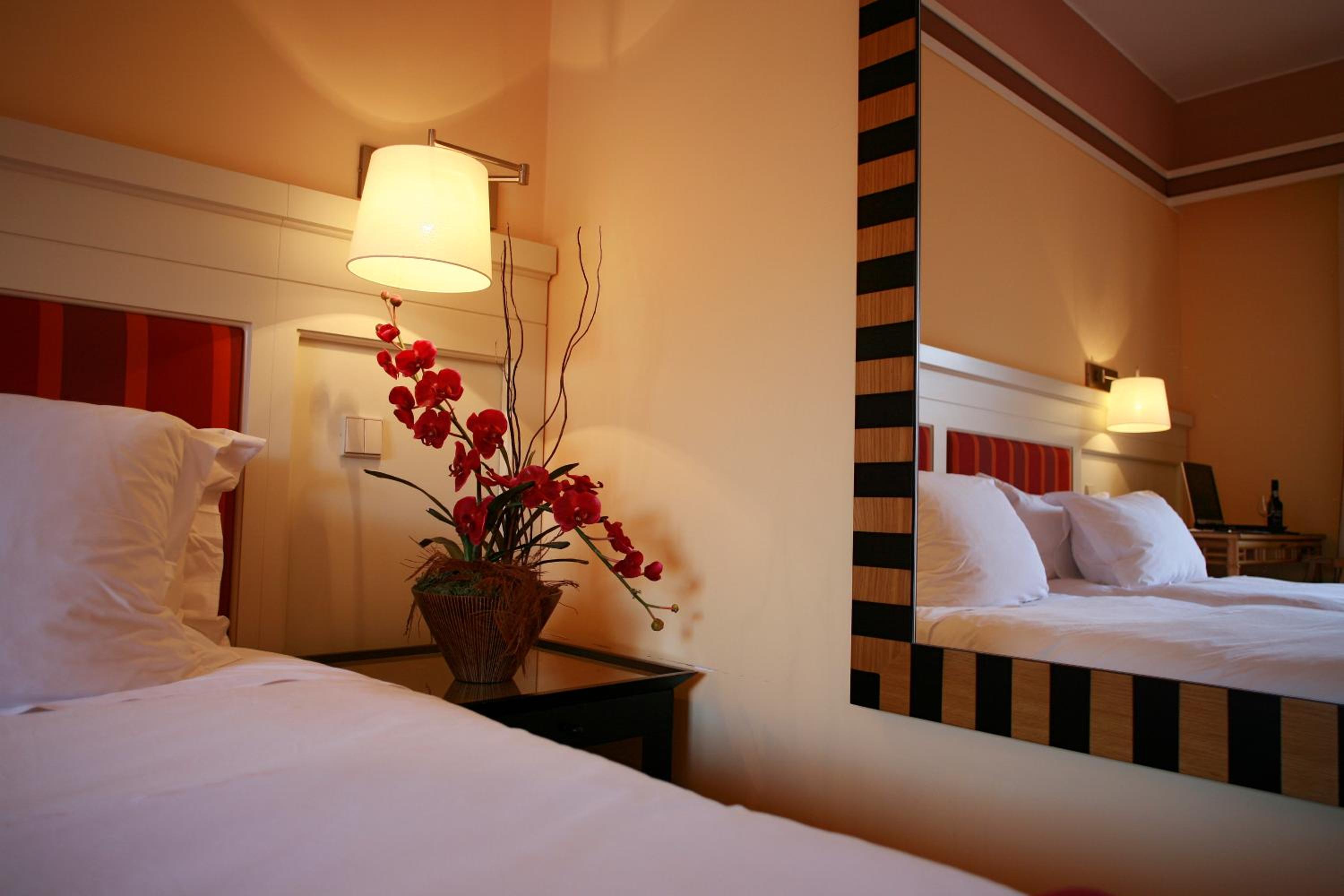 Standard Twin Room - Photo 3