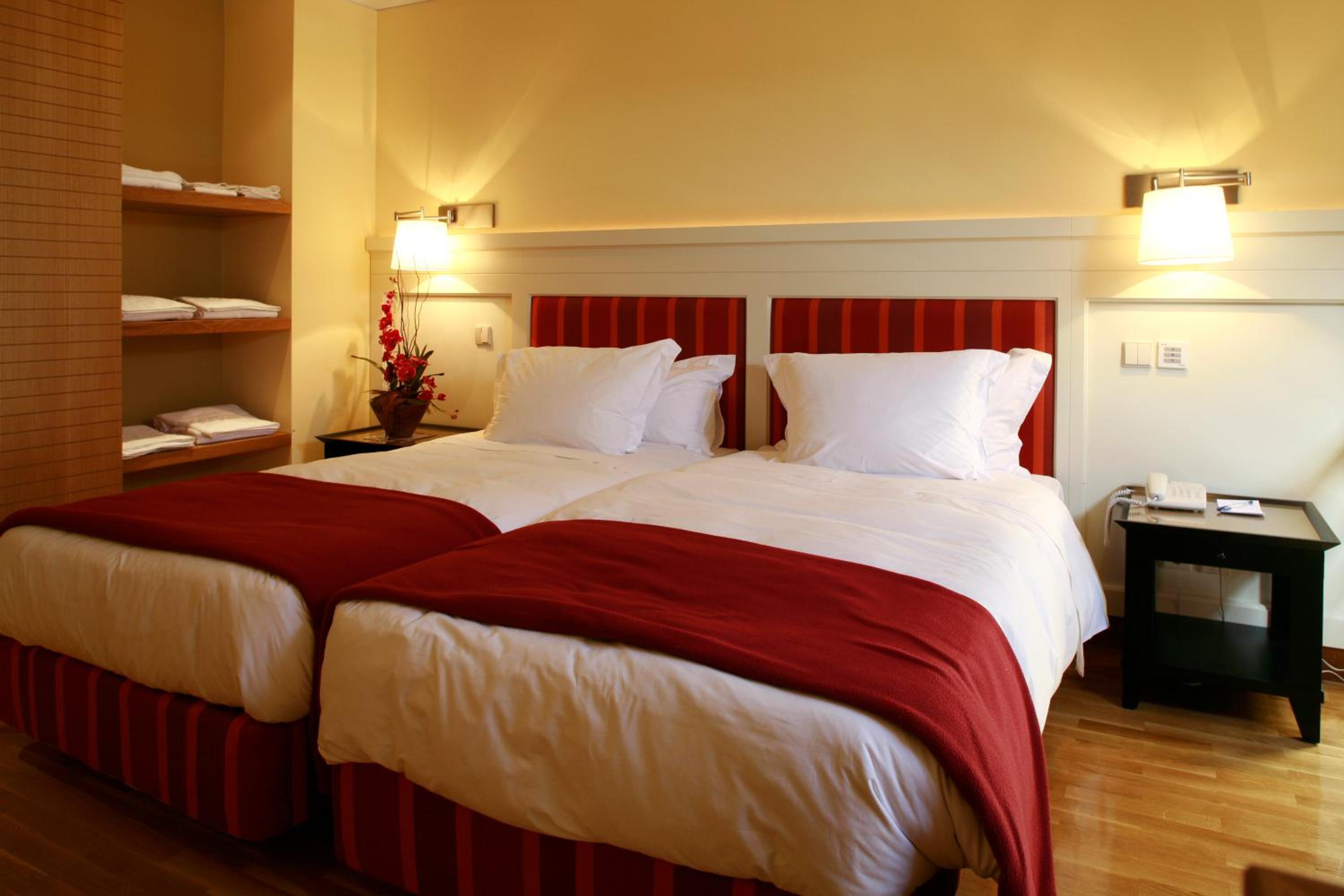Double or Twin Room with Garden View - Photo 2