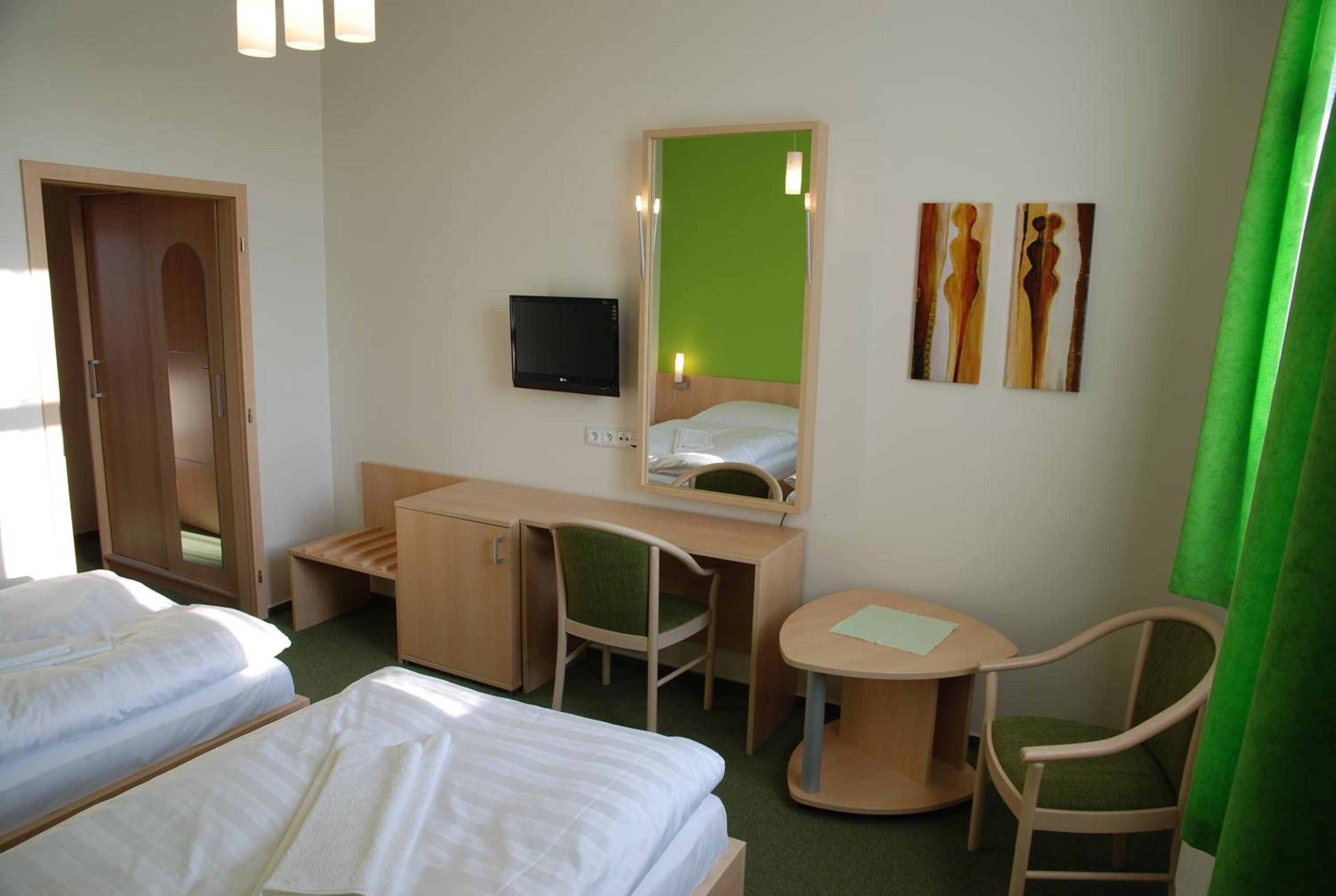 Double or Twin Room - Photo 5