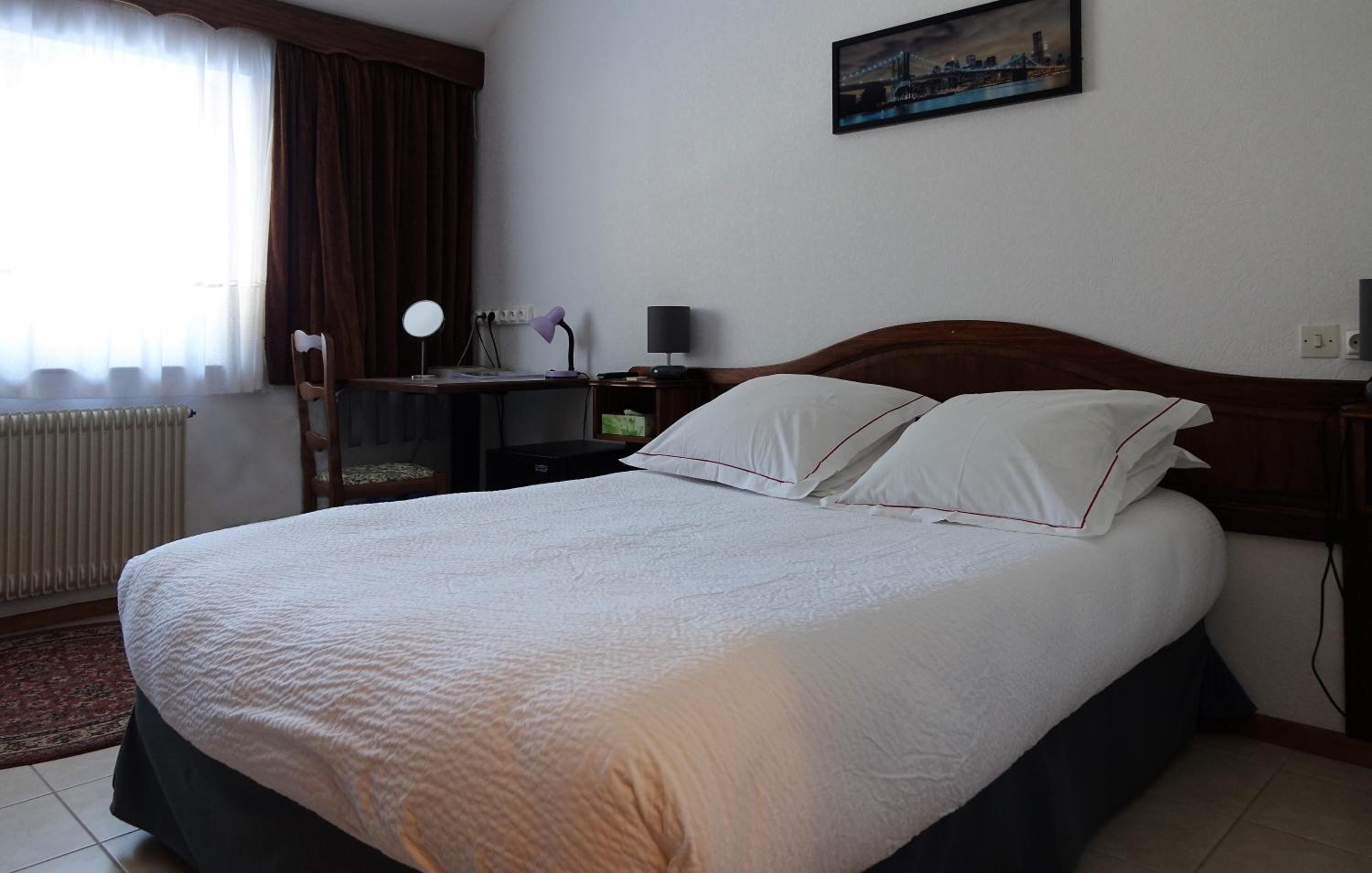 Standard Double or Twin Room - Photo 5