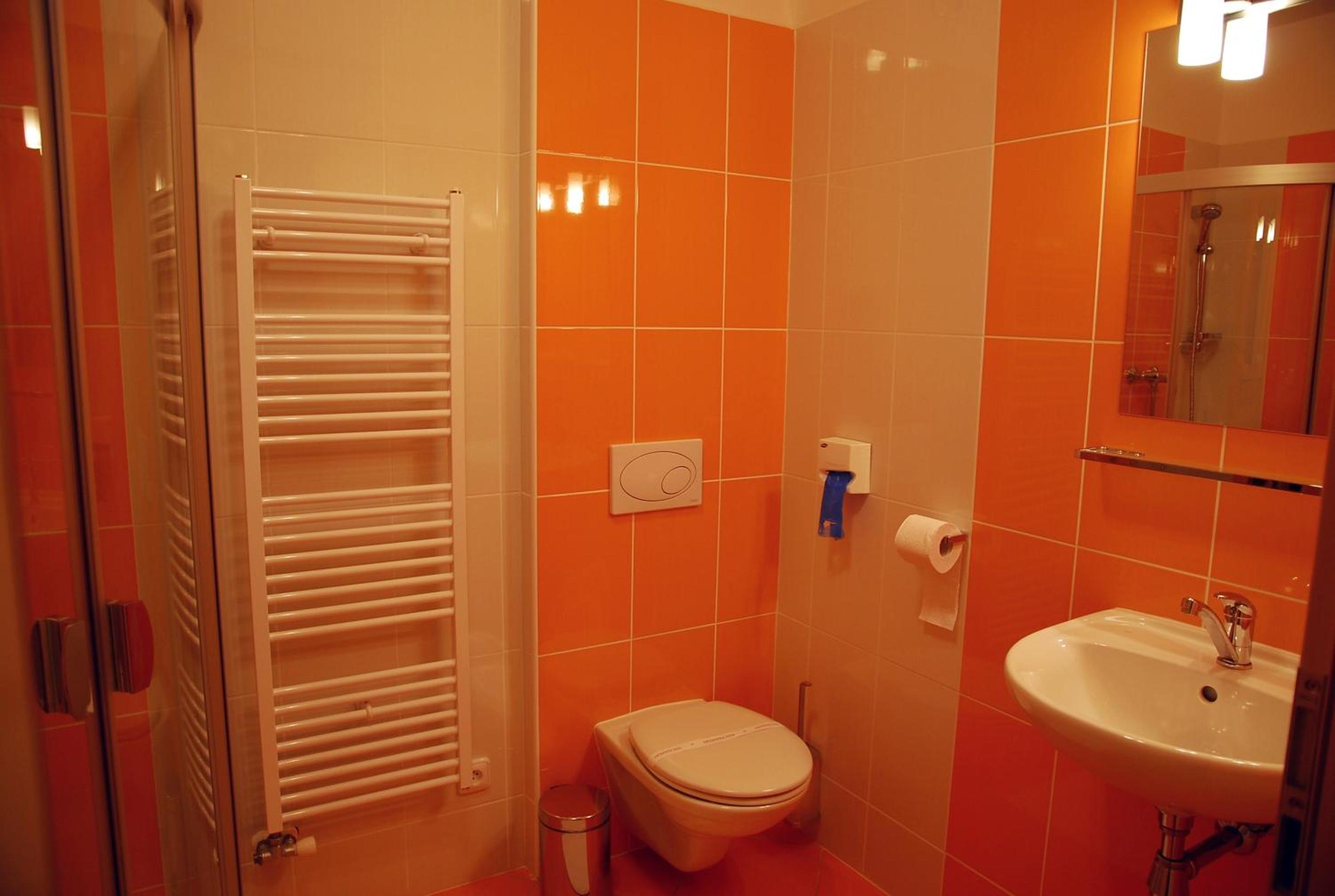 Comfort Double or Twin Room with Air Conditioning photo 2