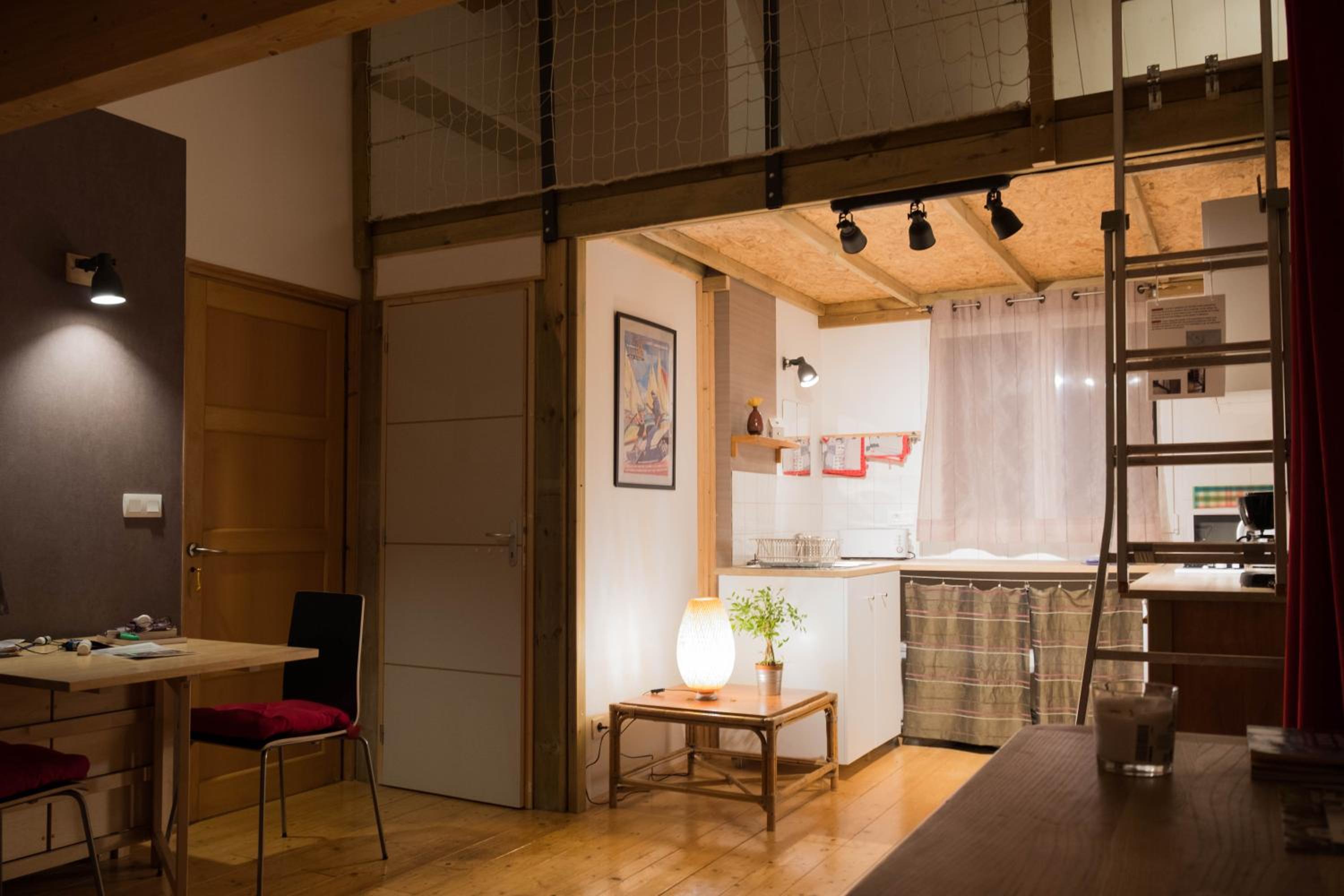 One-Bedroom House - Photo 11