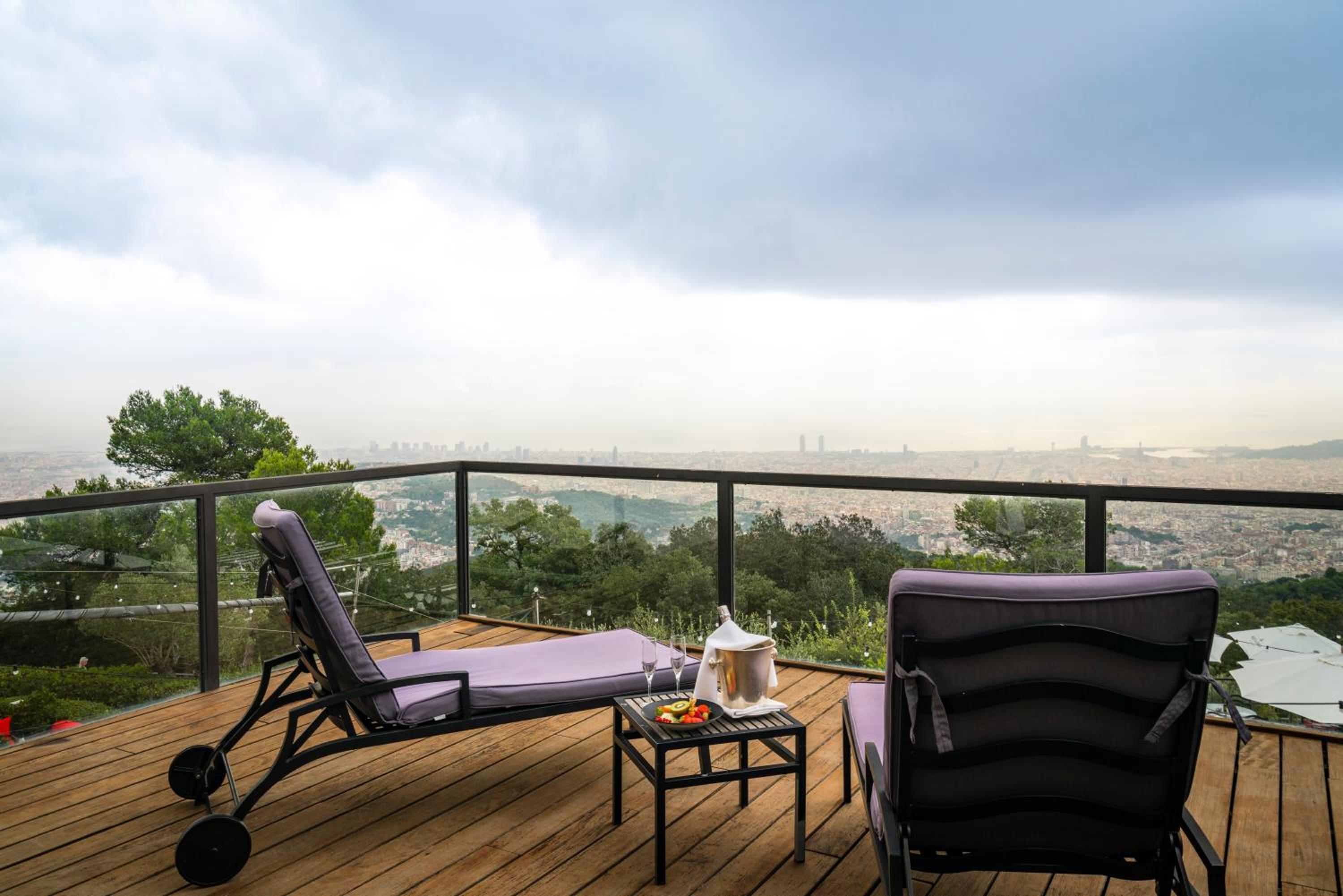 Habitación Doble Superior con Terraza y Vista a la Ciudad Habitación Doble Superior con Terraza y Vista a la Ciudad