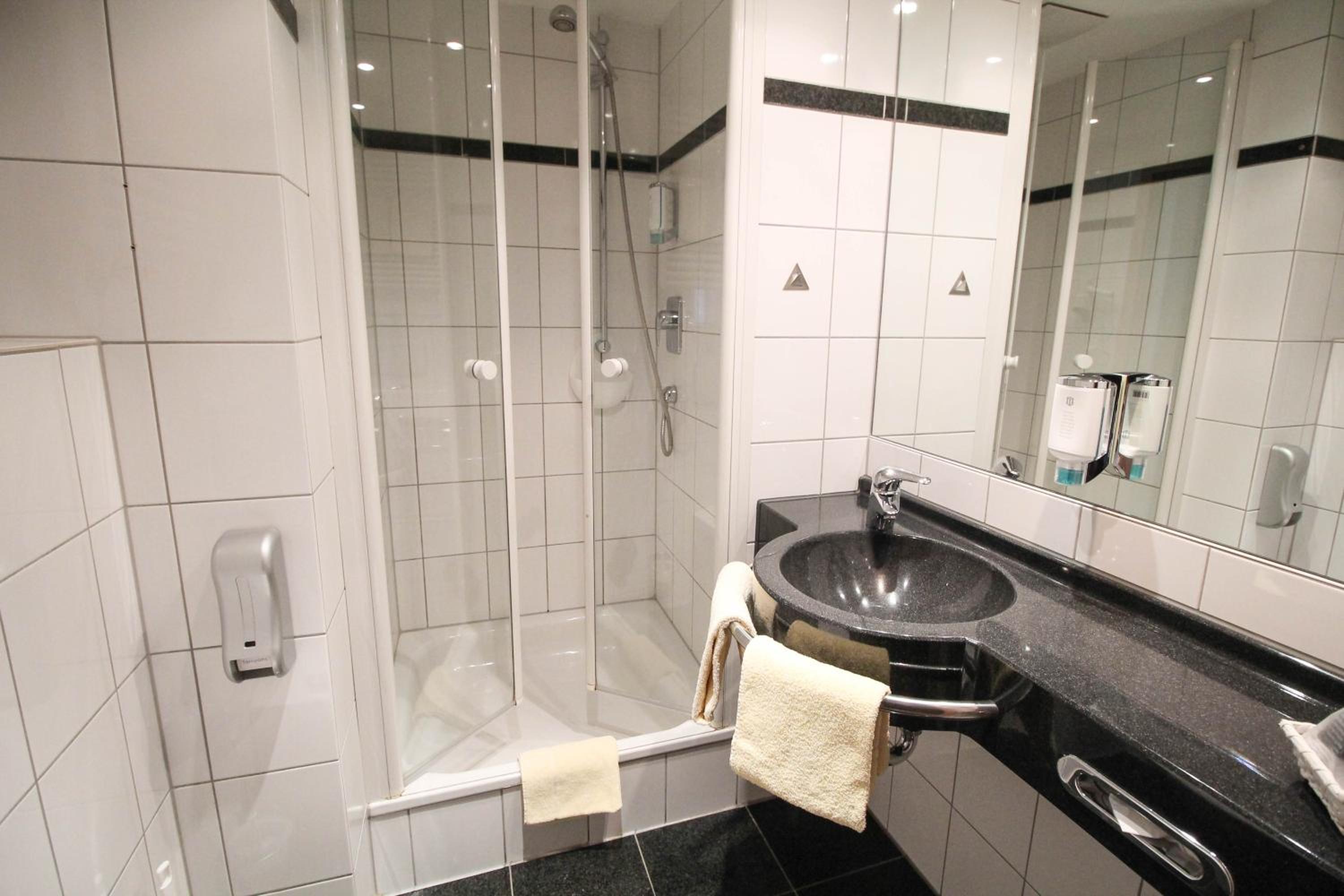 Standard Double Room - Photo 2