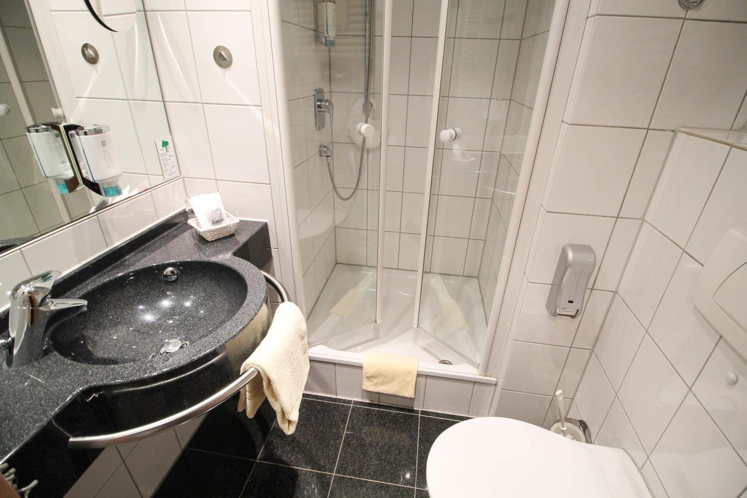 Standard Double Room - Photo 3