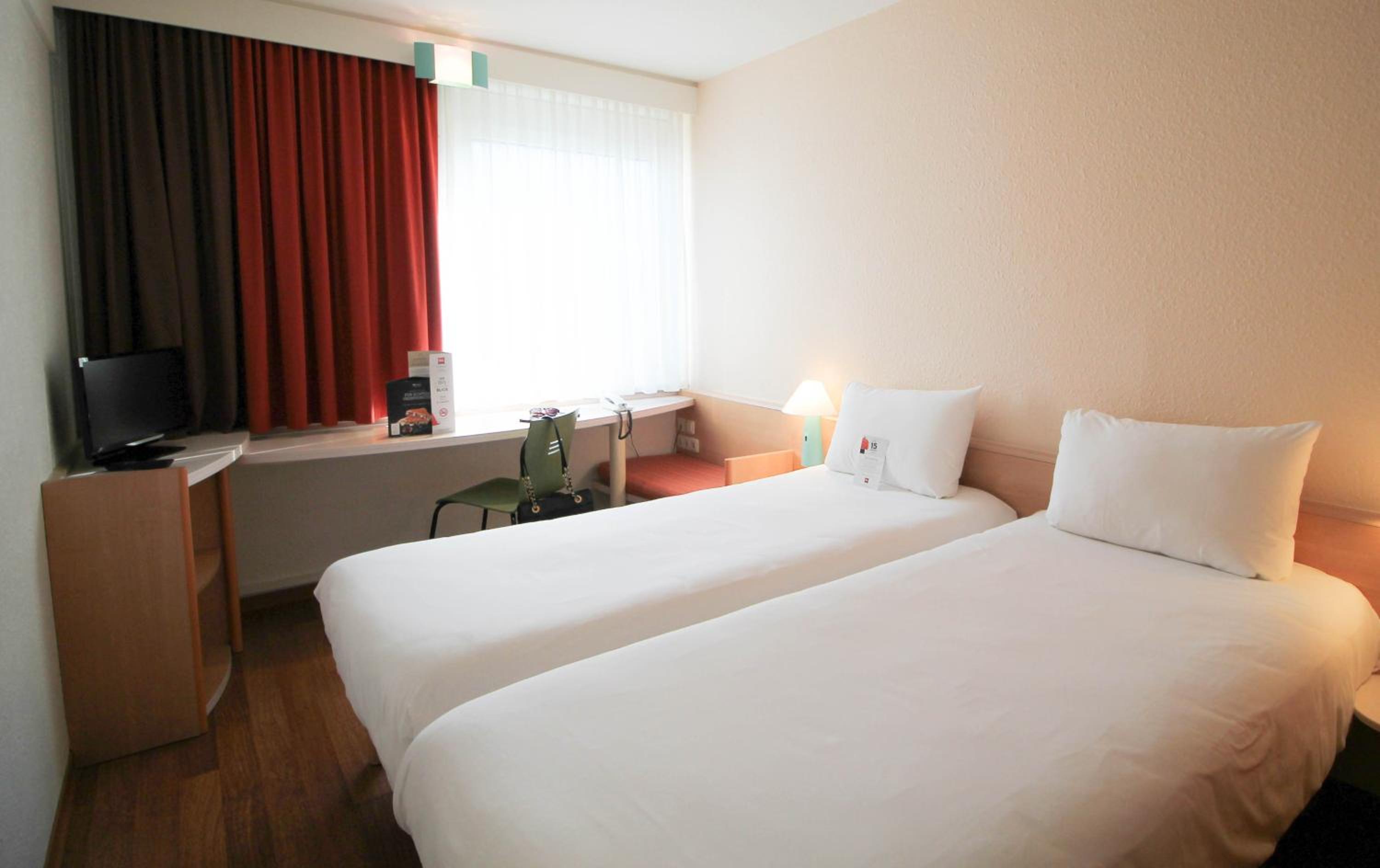 Twin Room - Photo 2