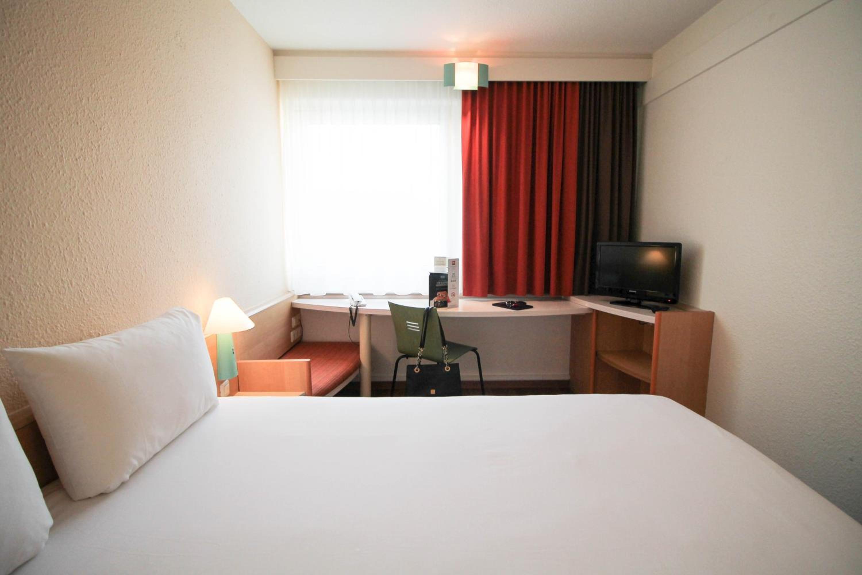 Standard King Room - Photo 3
