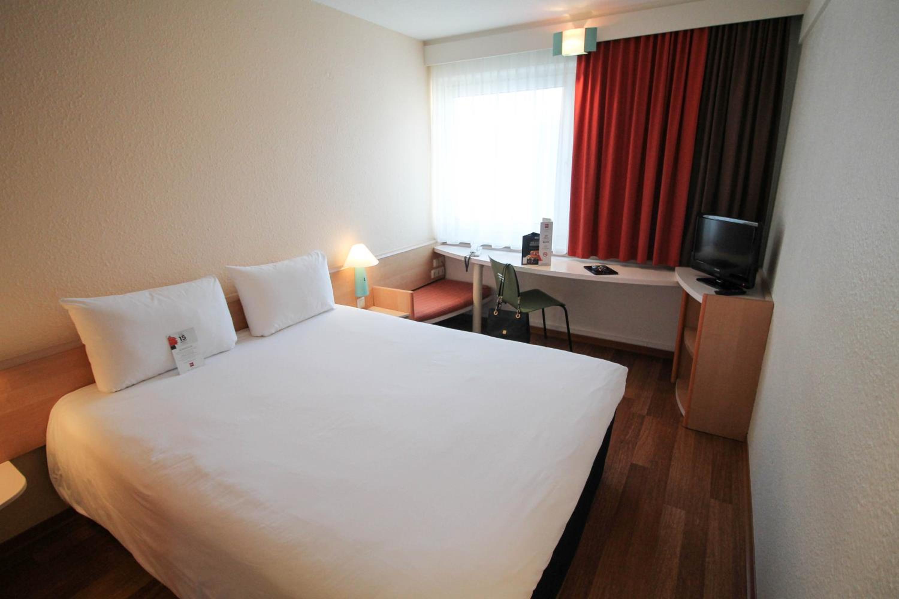 Standard King Room - Photo 1