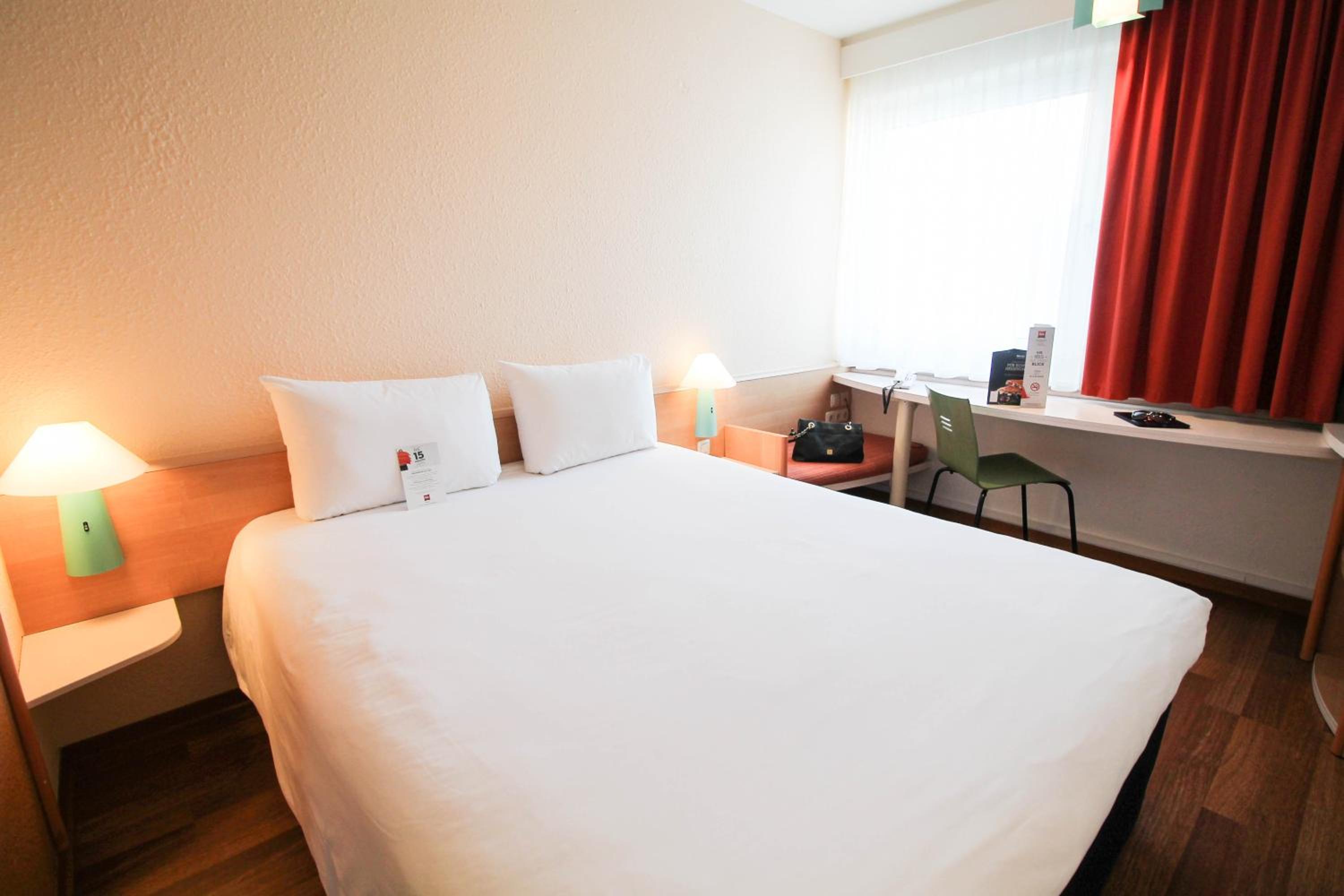 Standard King Room - Photo 2