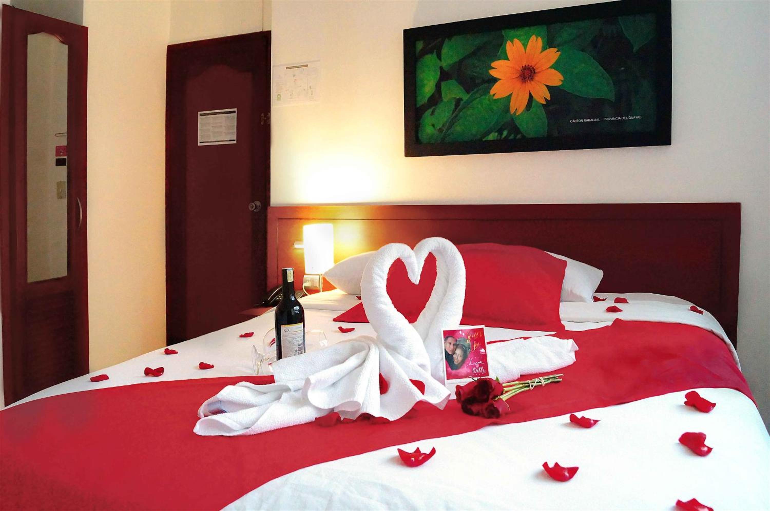 Honeymoon Suite with Park view photo 2