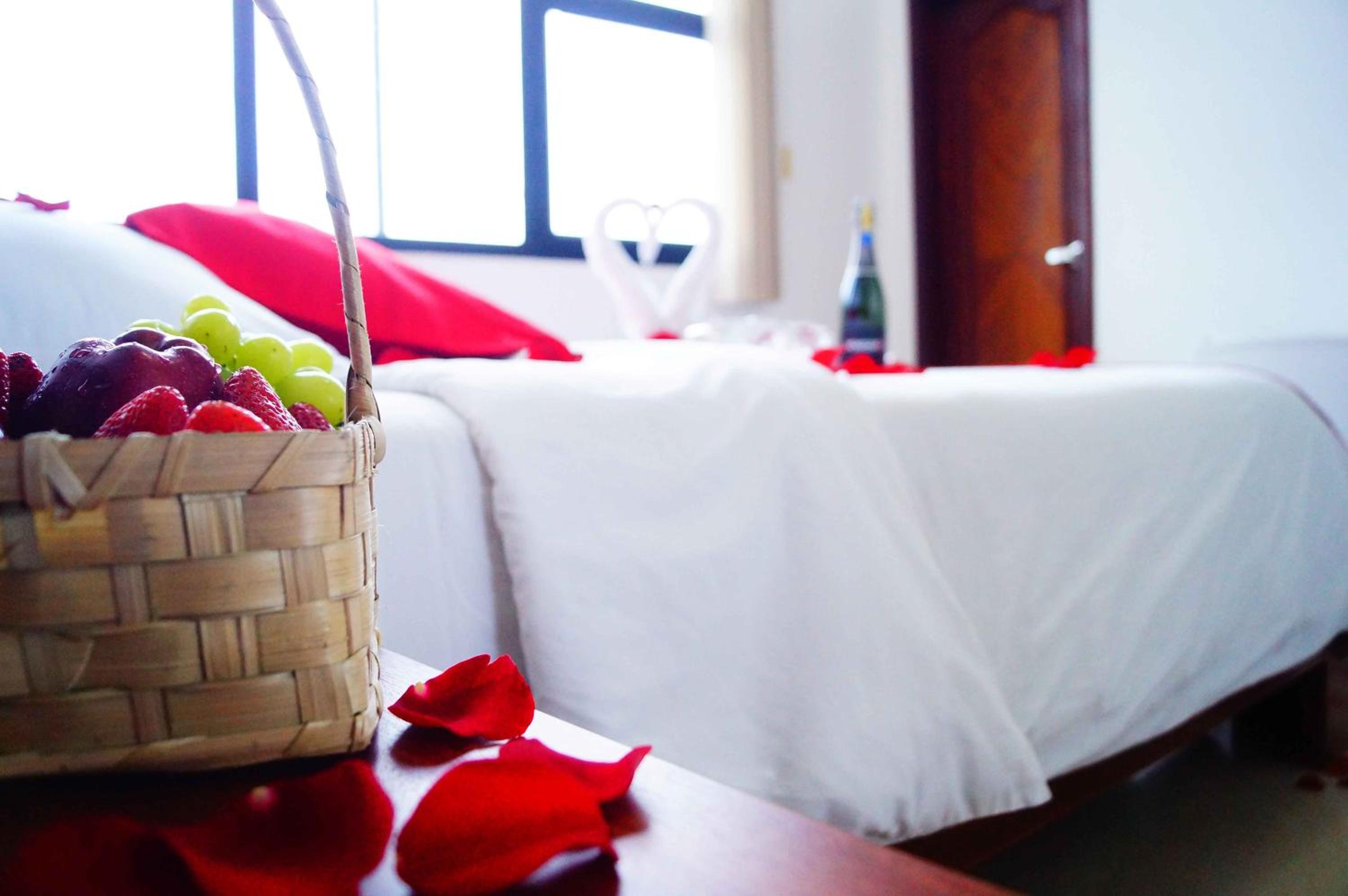 Honeymoon Suite with Park view photo 3