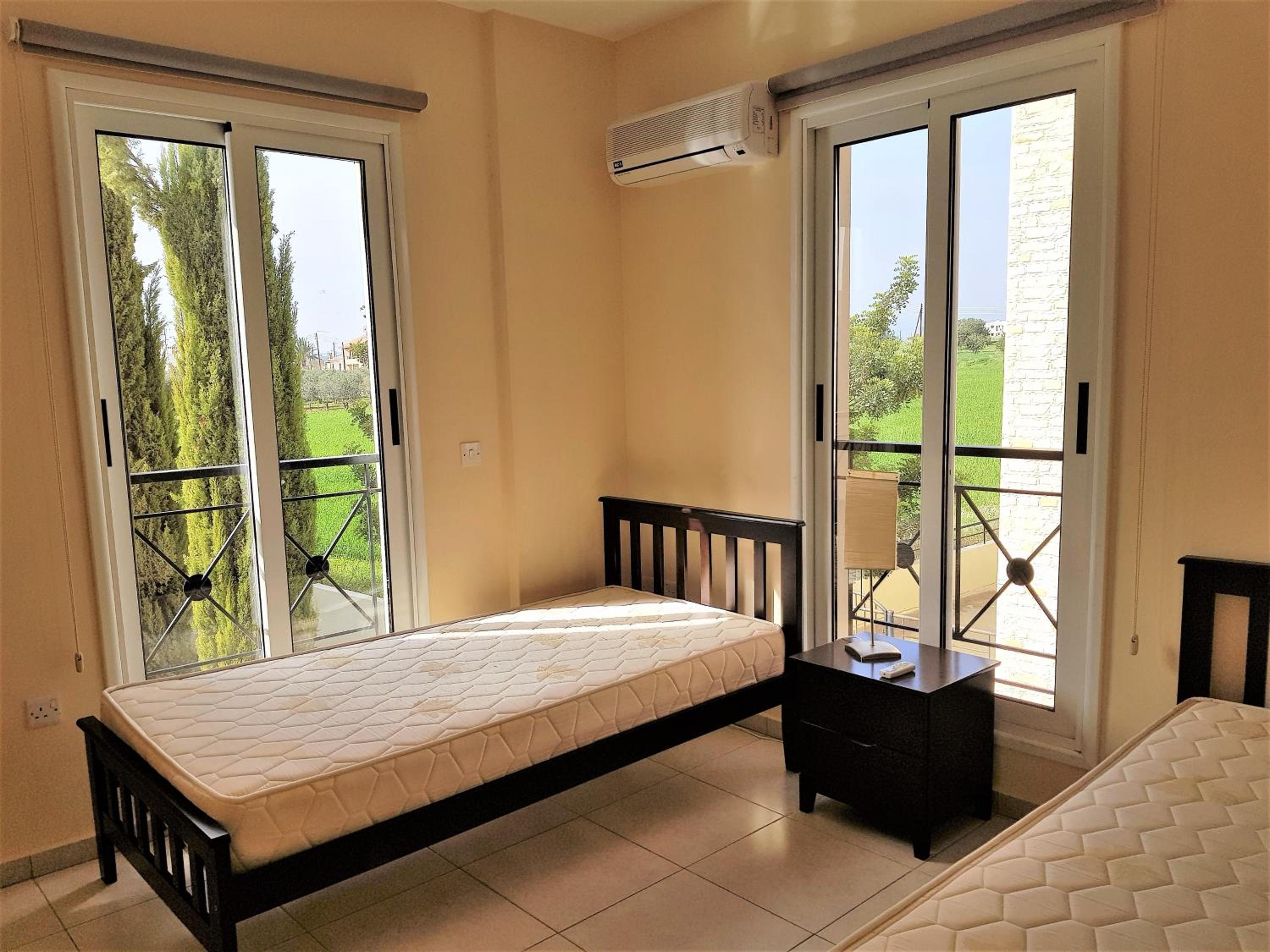 Two-Bedroom Apartment with Balcony photo 2