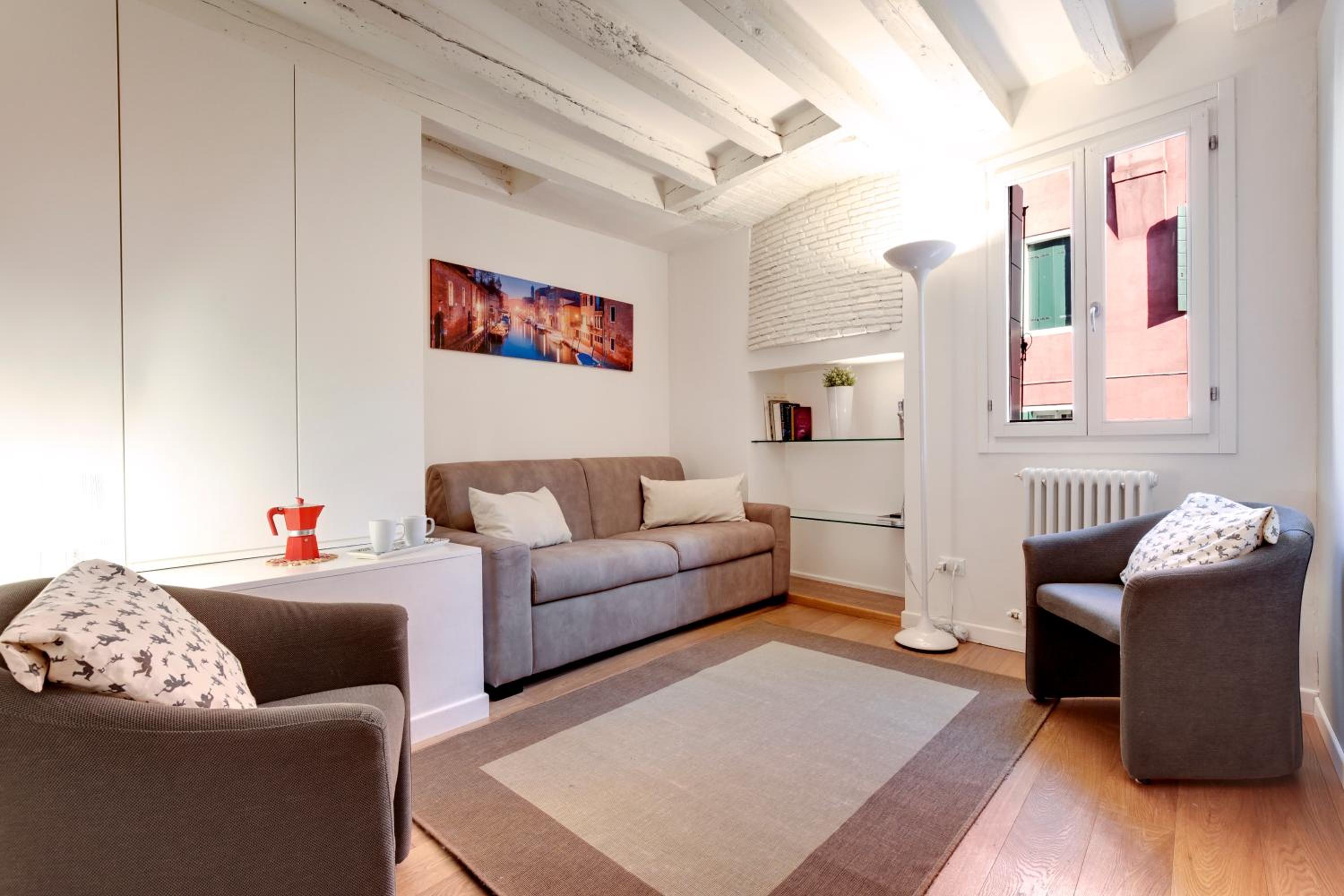 Three-Bedroom Apartment with Terrace photo 1