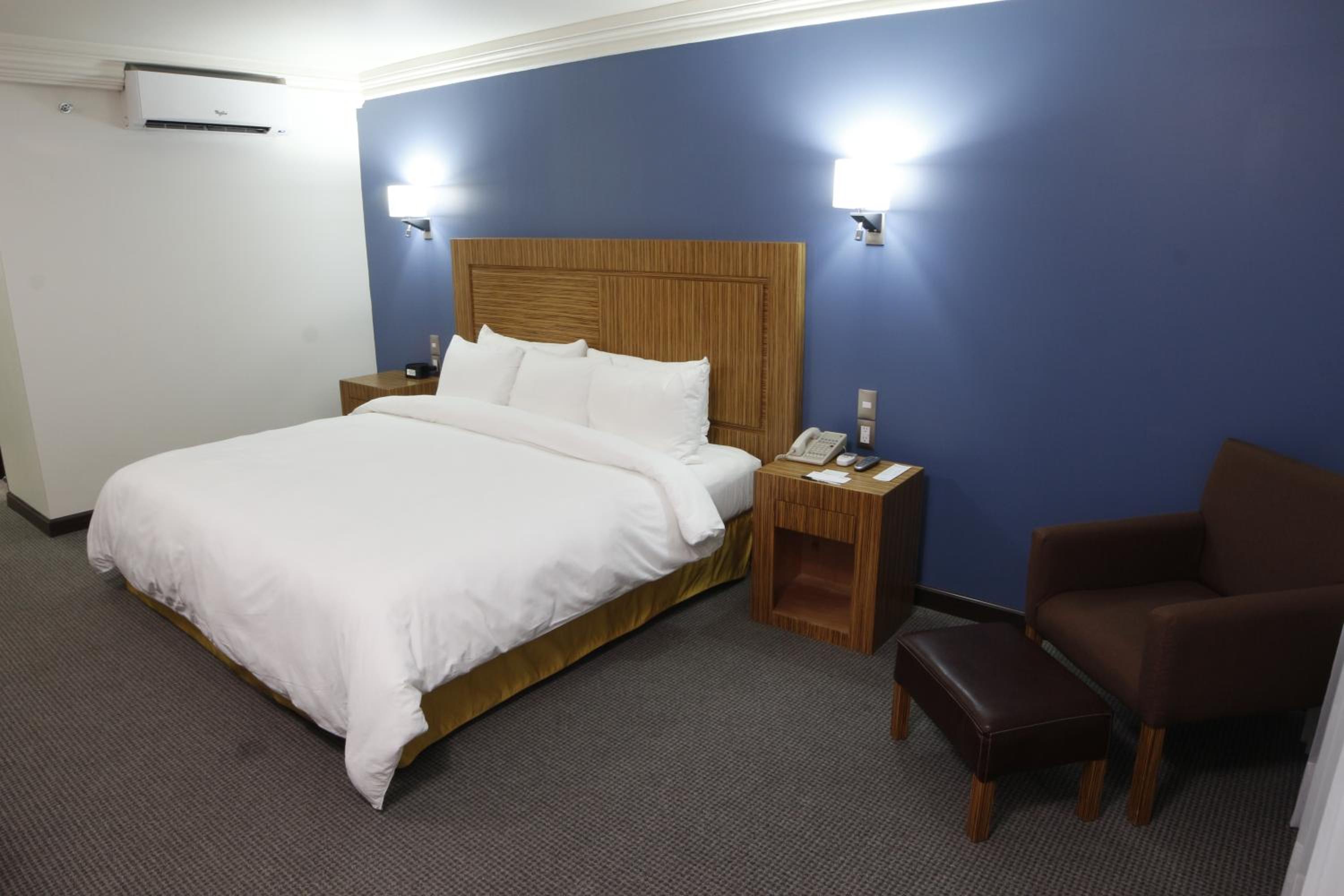 King Room with Garden View - Photo 8