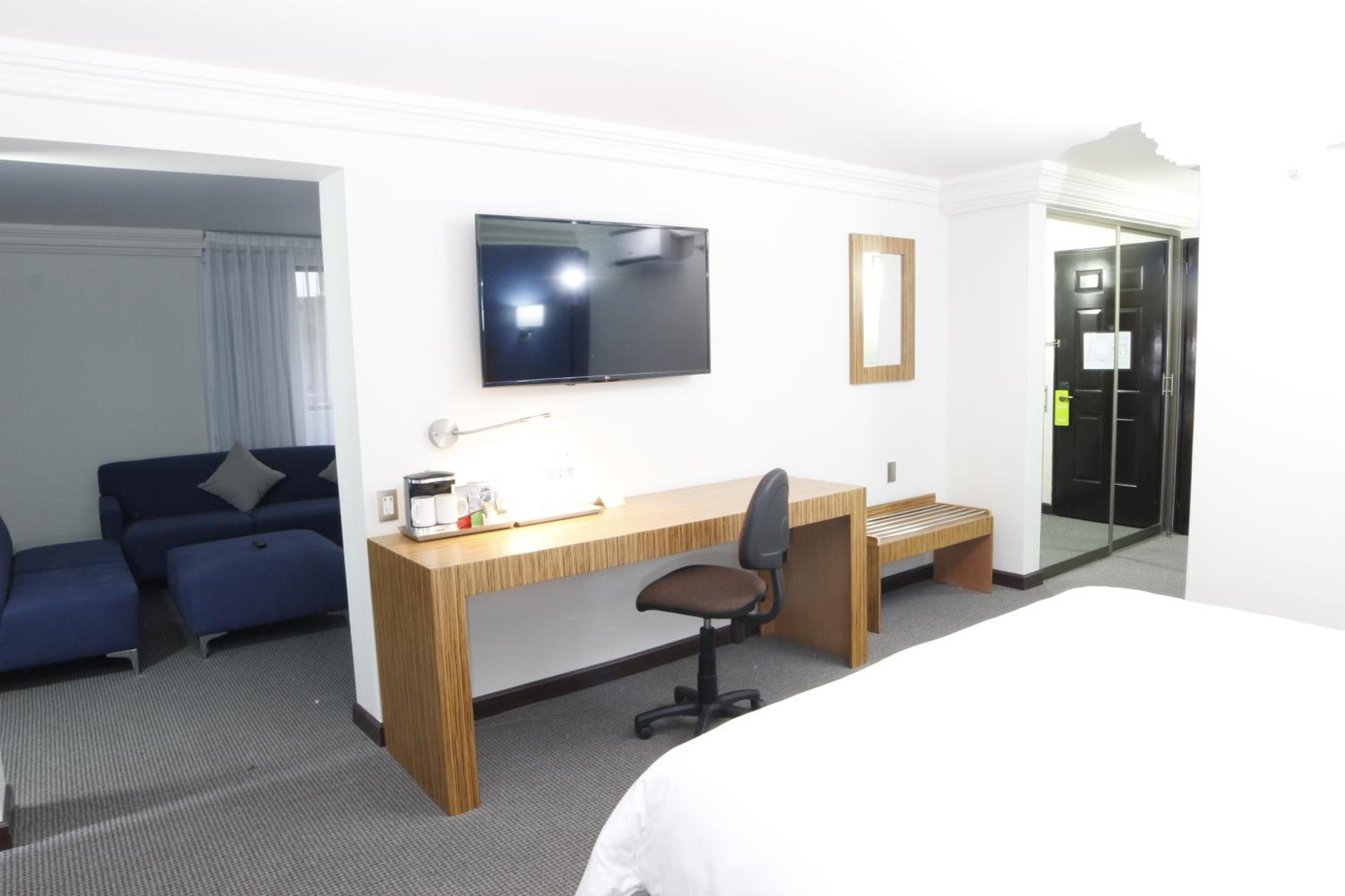 Studio King Suite with Garden Area - Photo 7