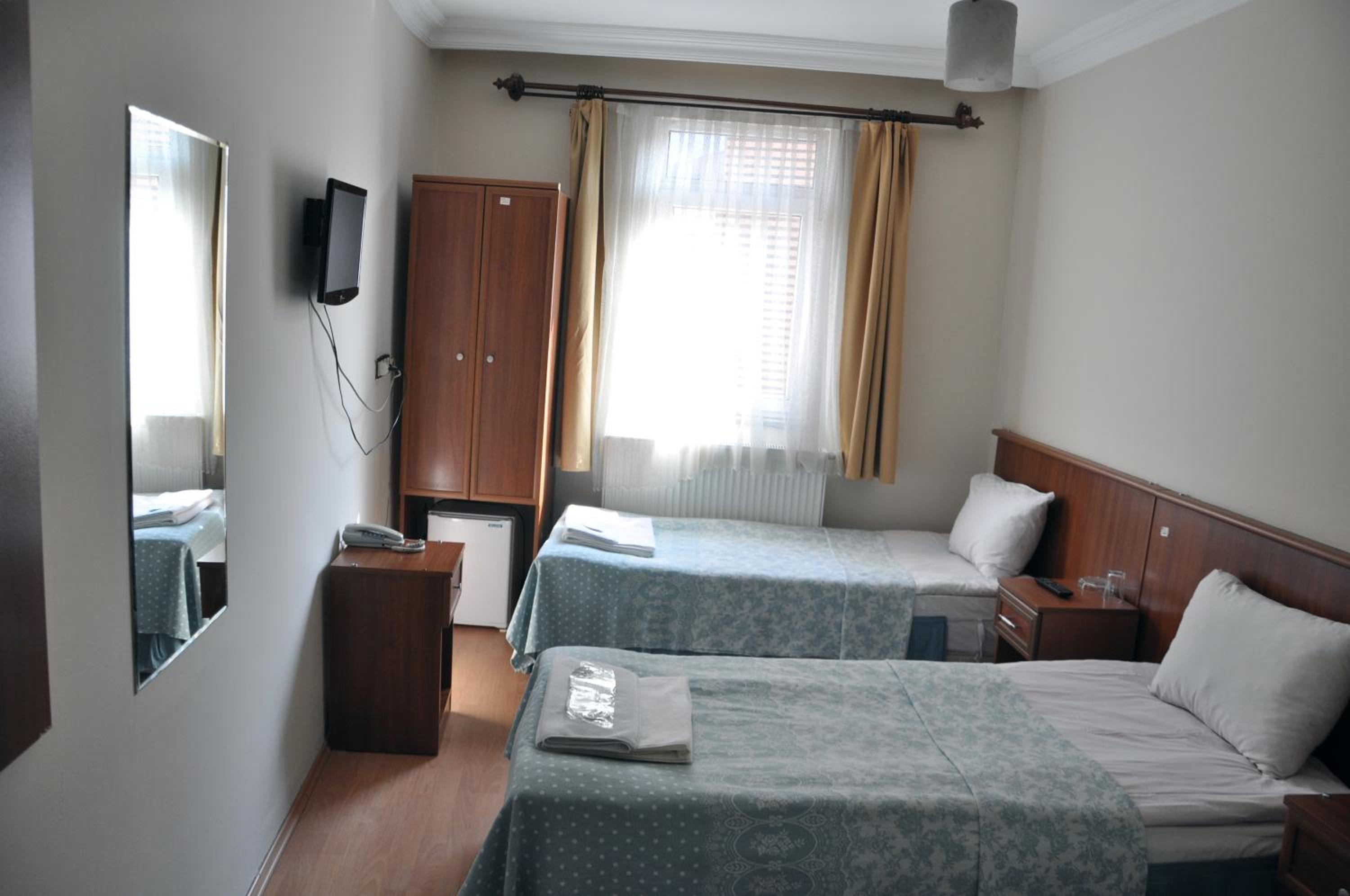 Standard Twin Room photo 2