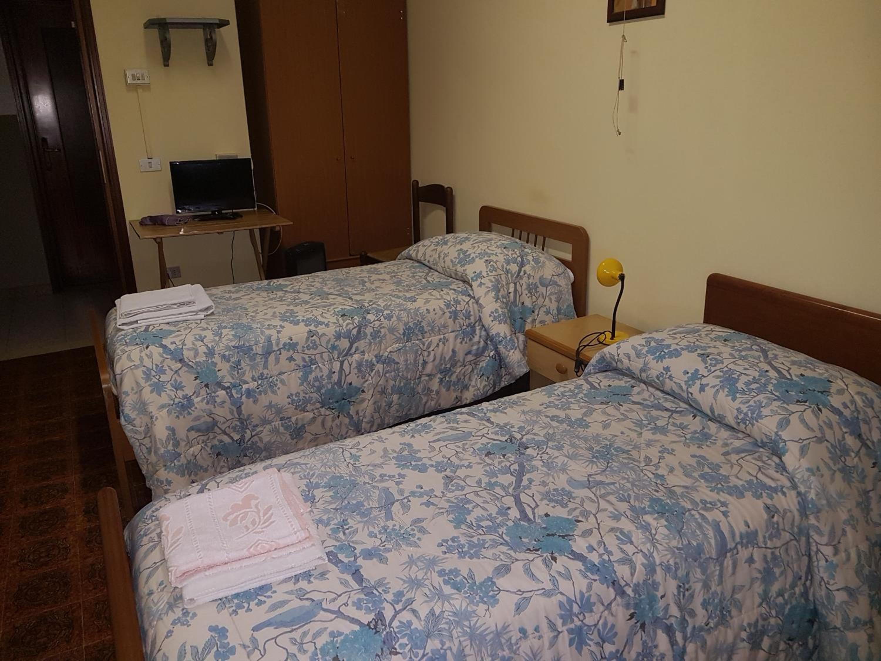 Twin Room with Private External Bathroom