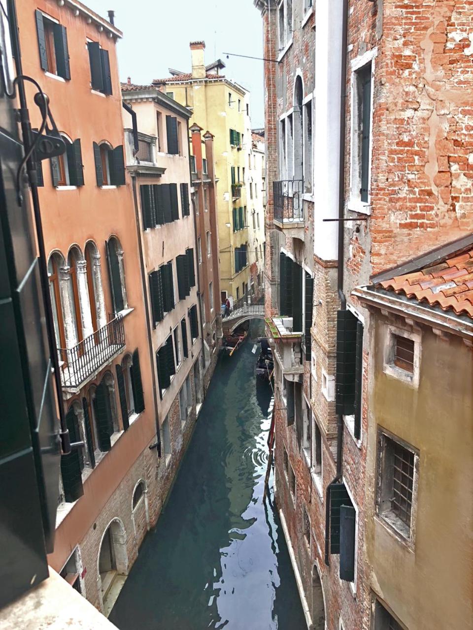 Deluxe Double Room with Canal View - Photo 2