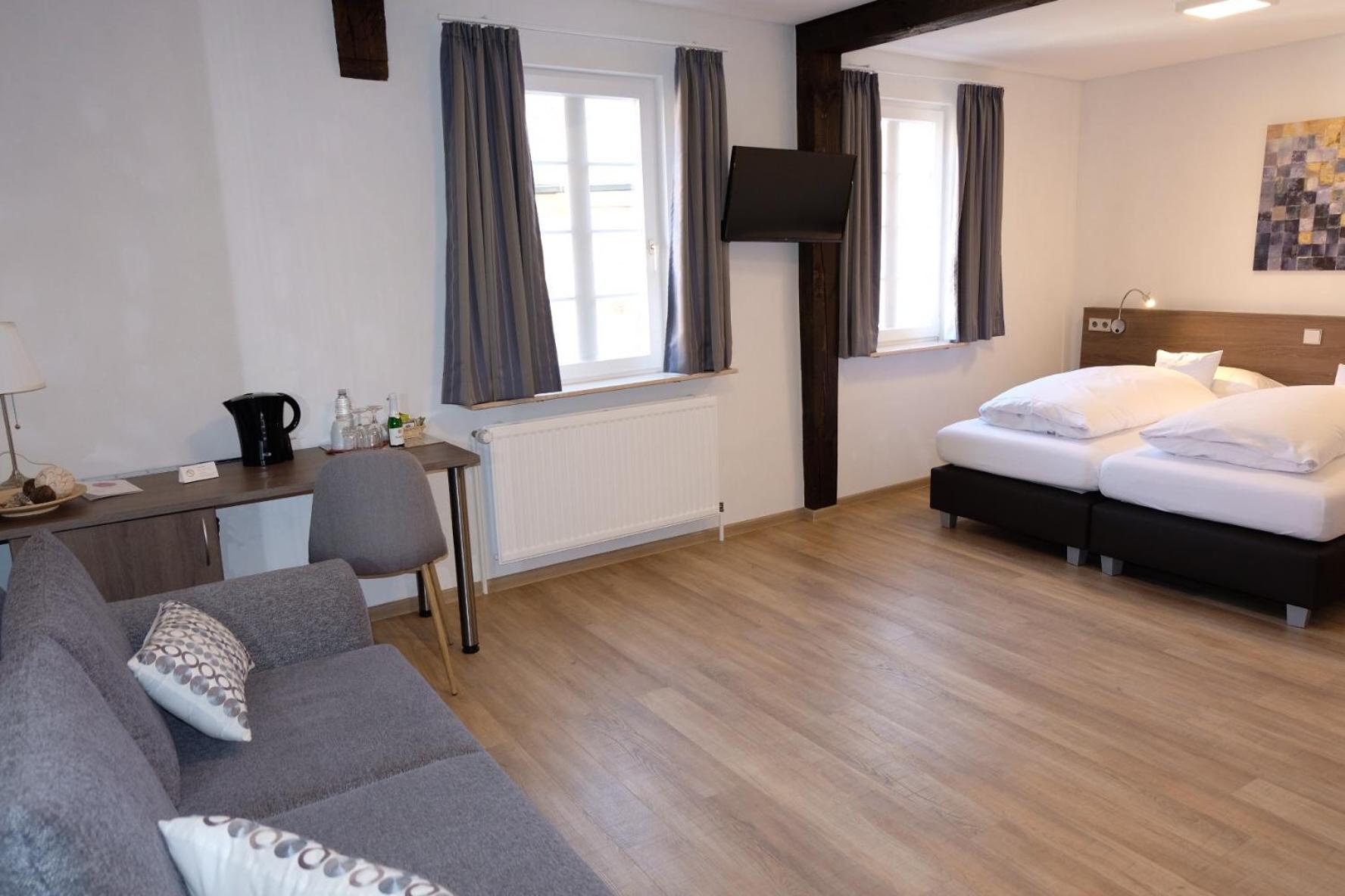 Deluxe Double Room with Shower - Photo 3