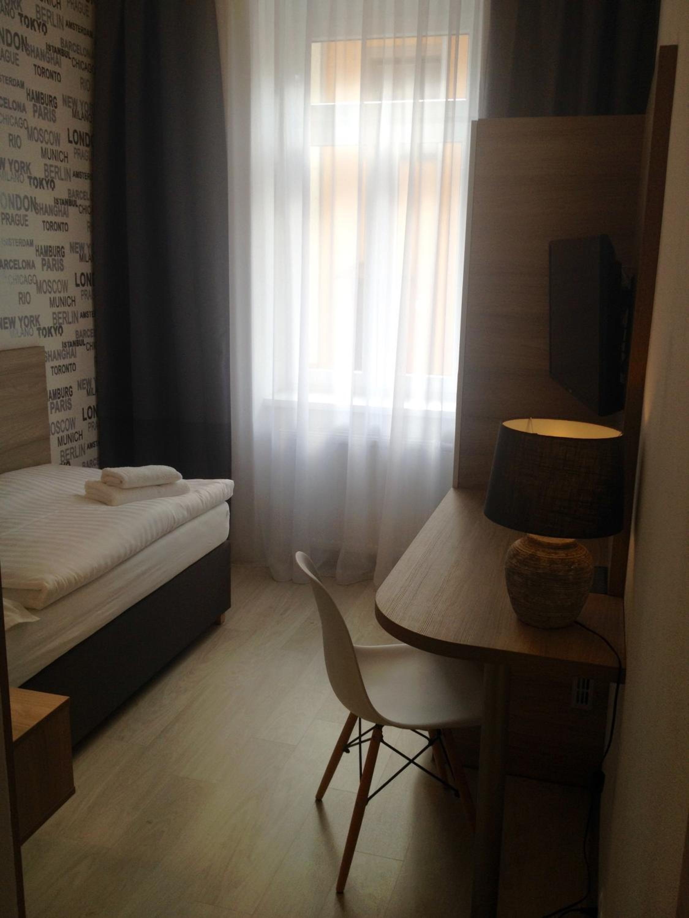Single Room photo 3
