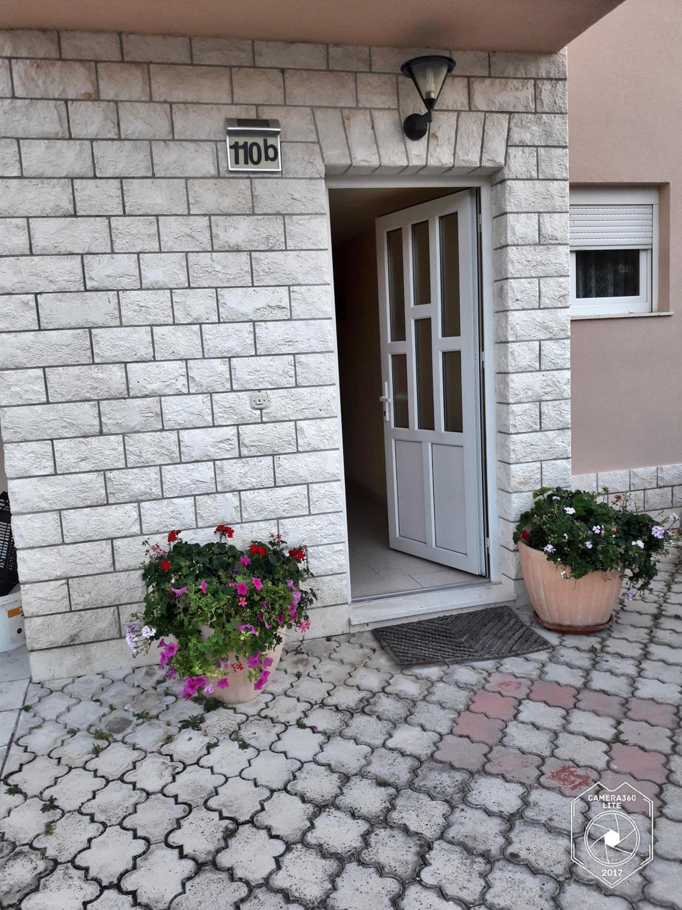 Apartment with Balcony - Photo 38