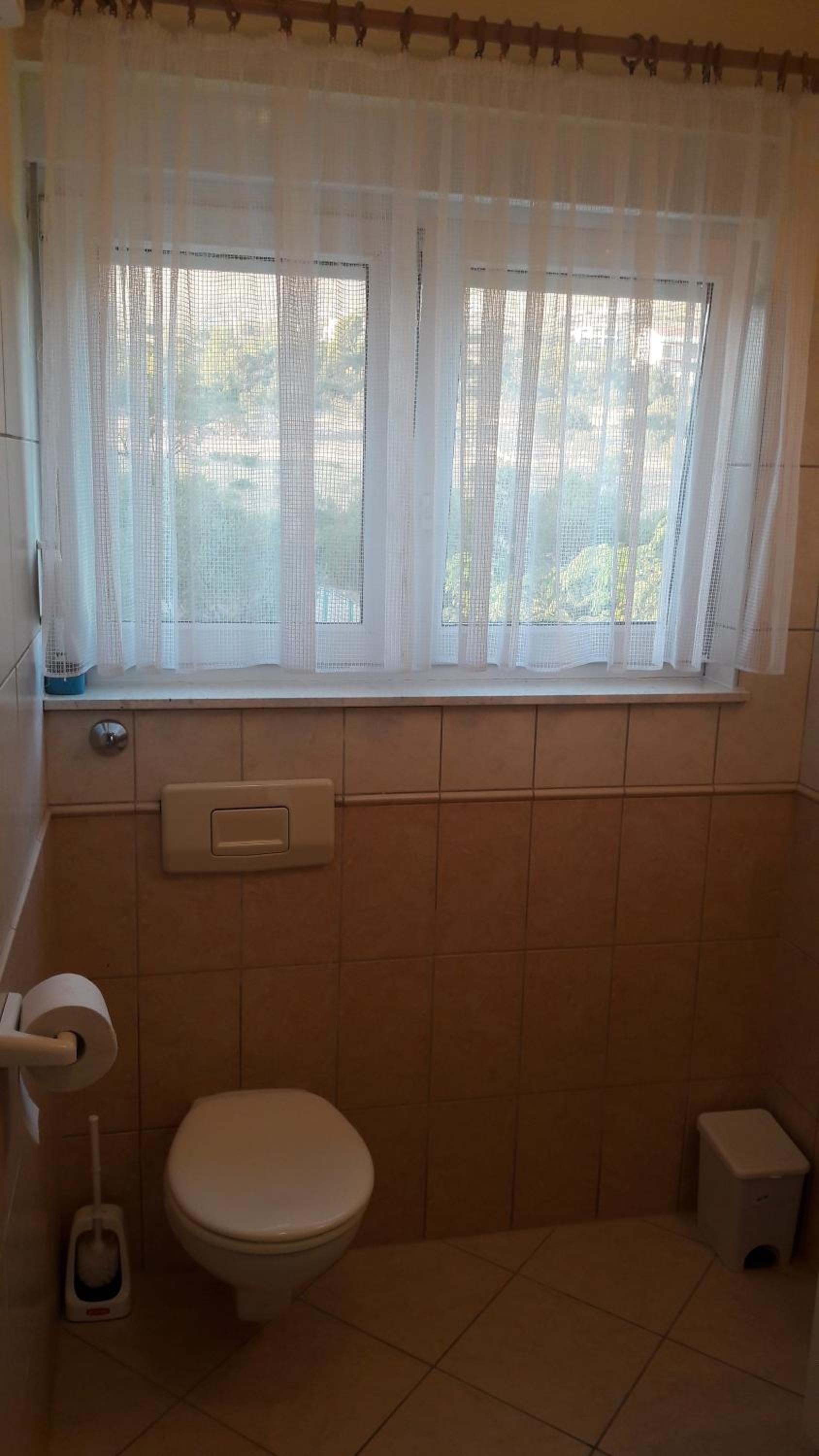 Apartment with Balcony - Photo 3