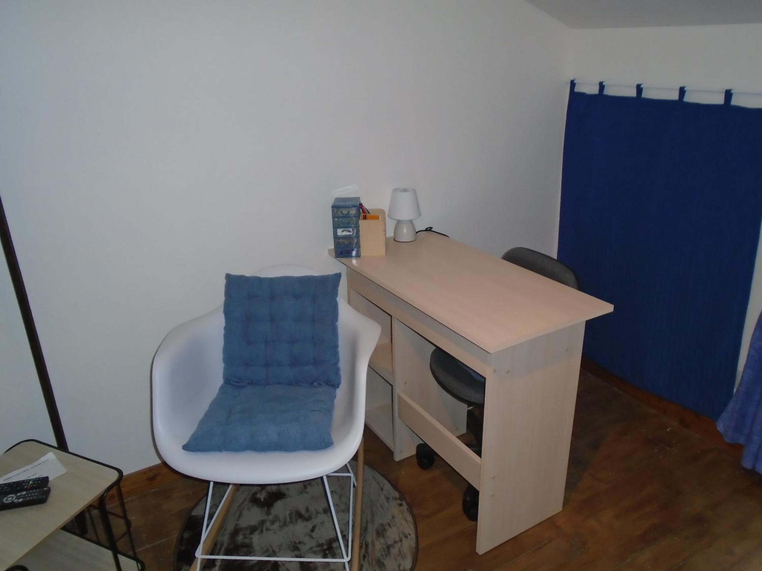 Single Room with Private Bathroom photo 3