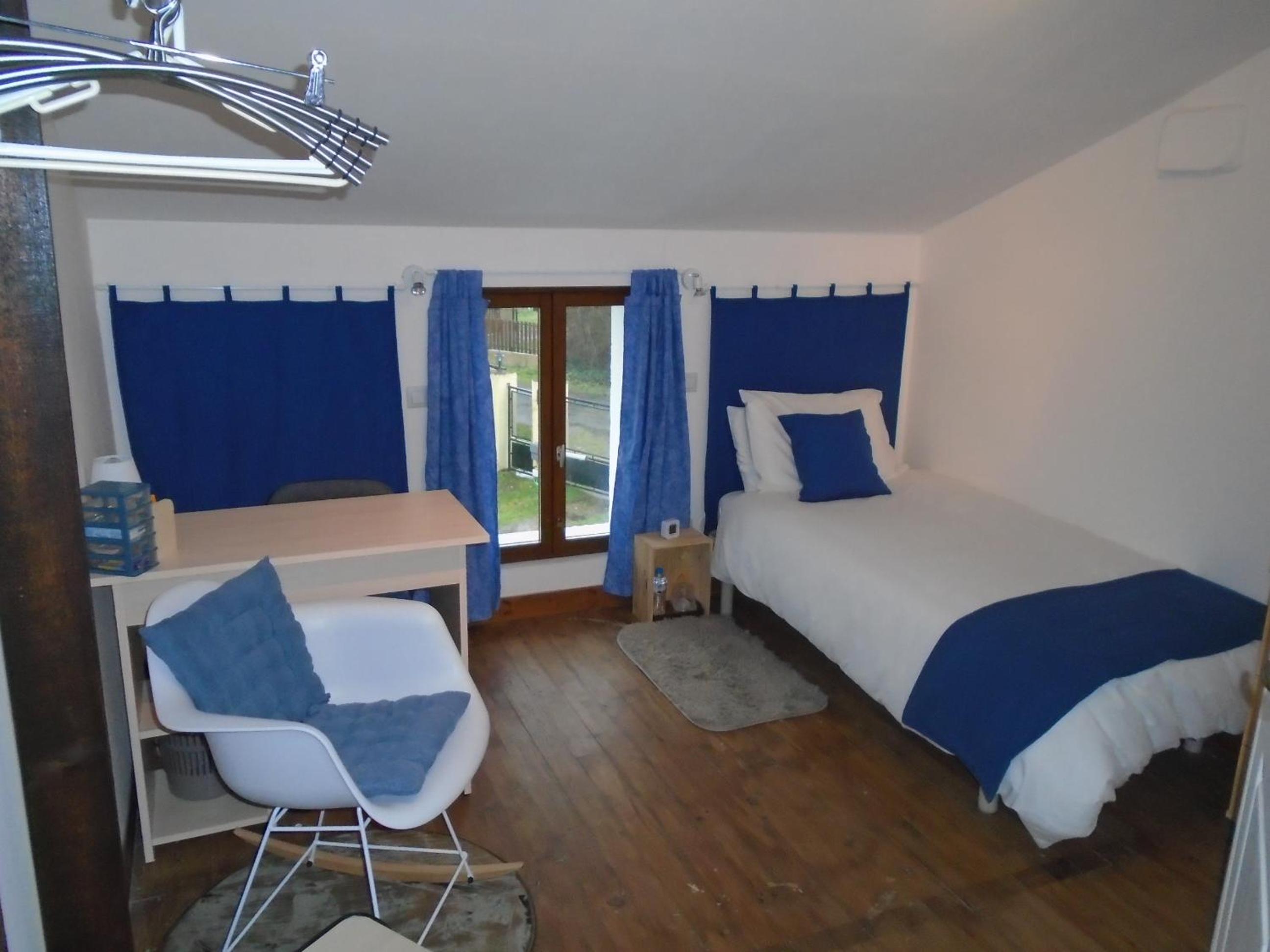 Single Room with Private Bathroom photo 1