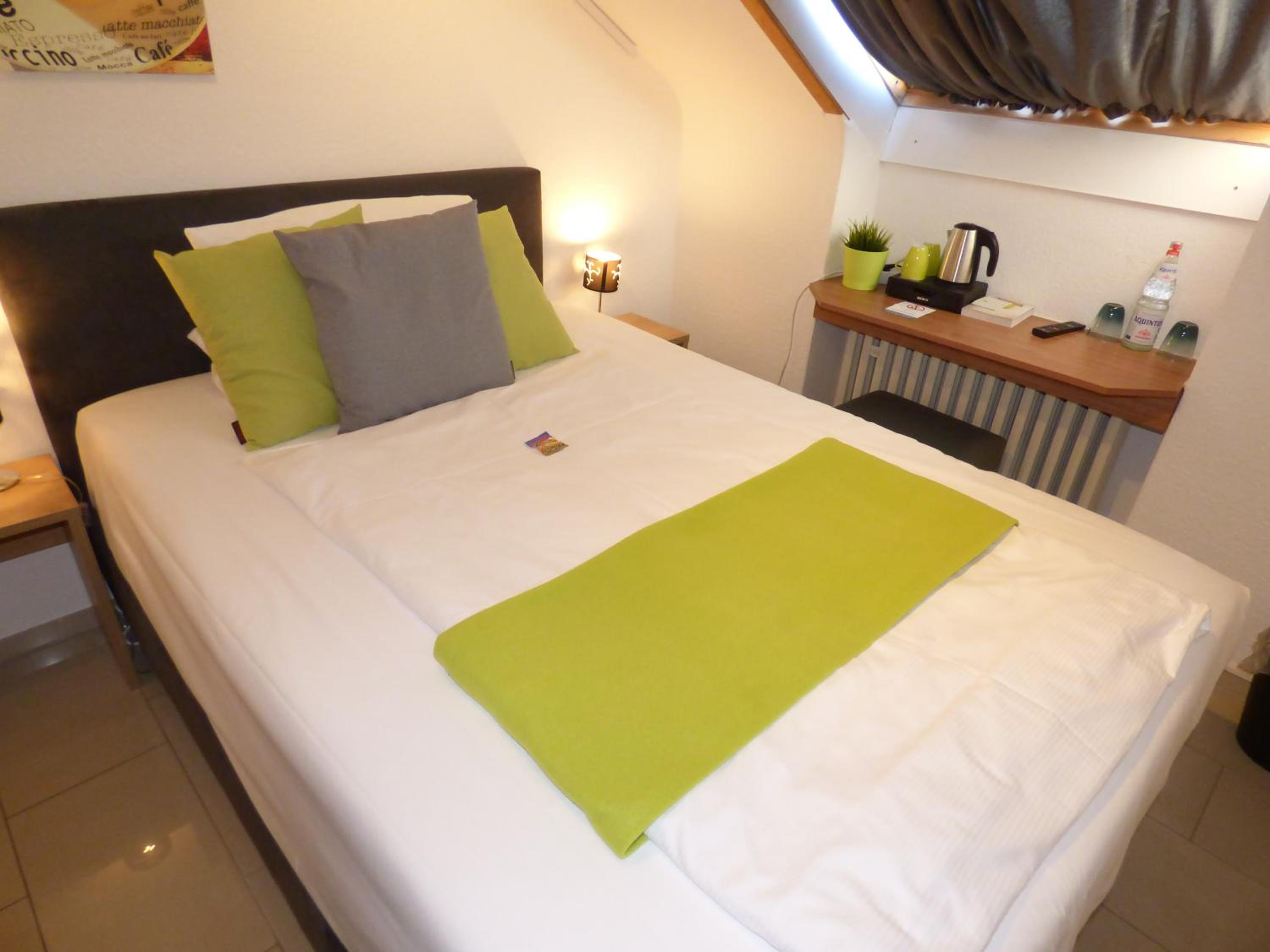 Queen Room - Photo 3