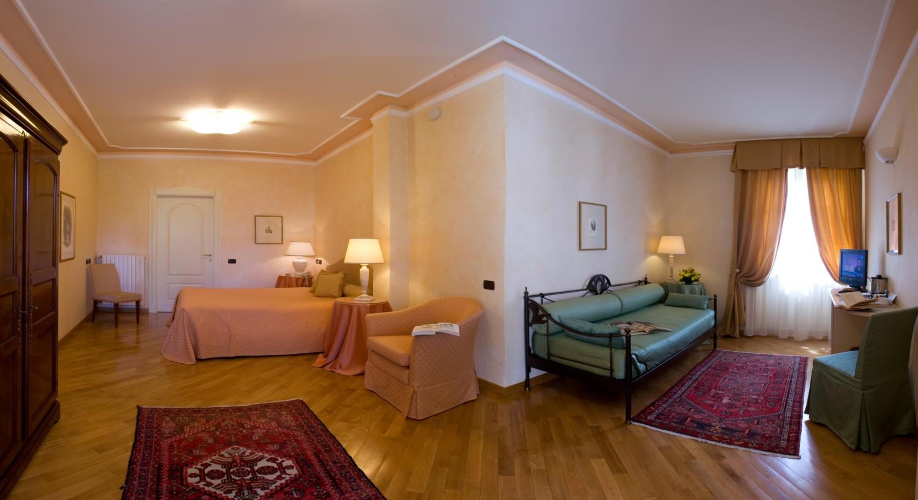 Junior Suite with Balcony photo 3
