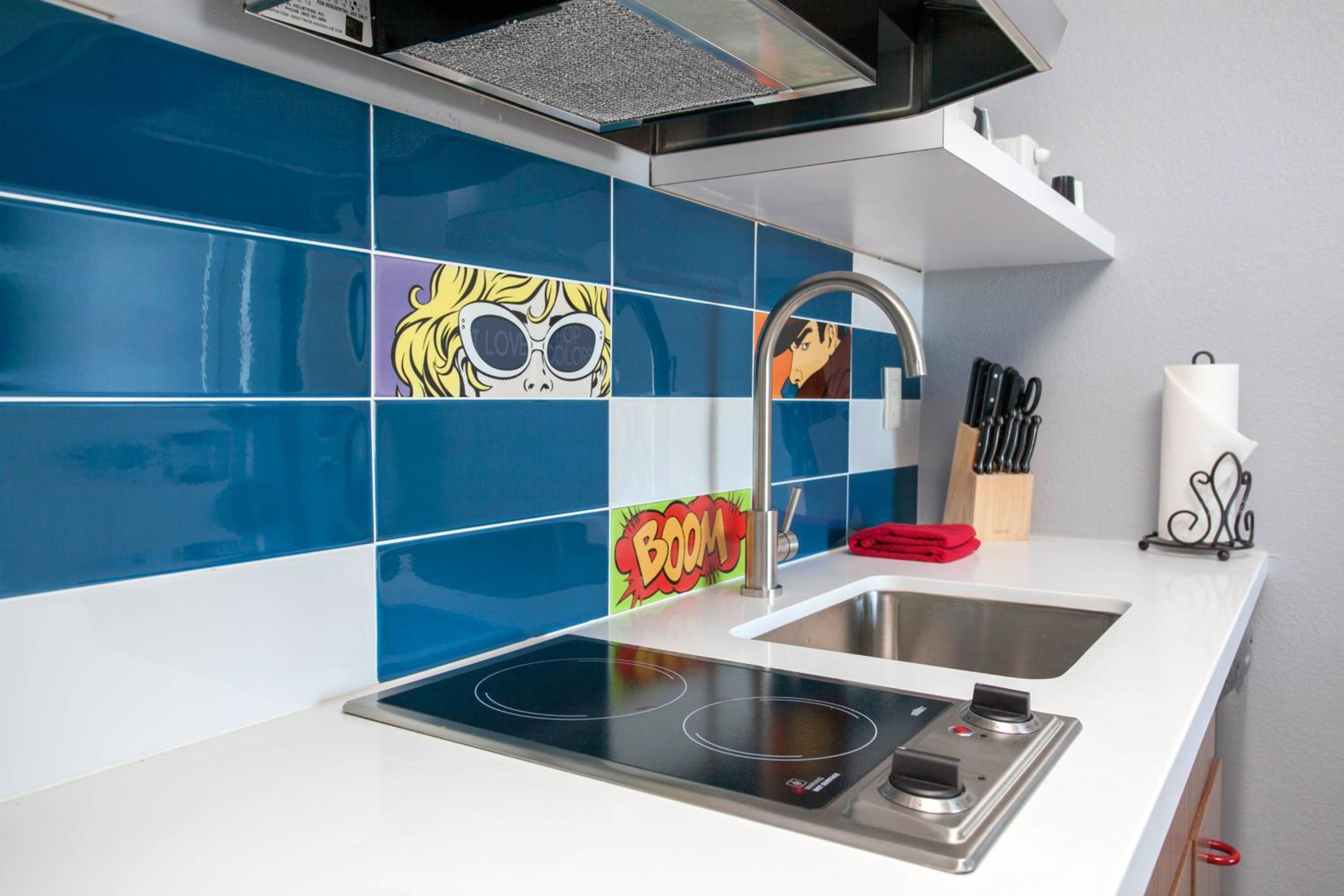King Room with Kitchenette - Photo 4