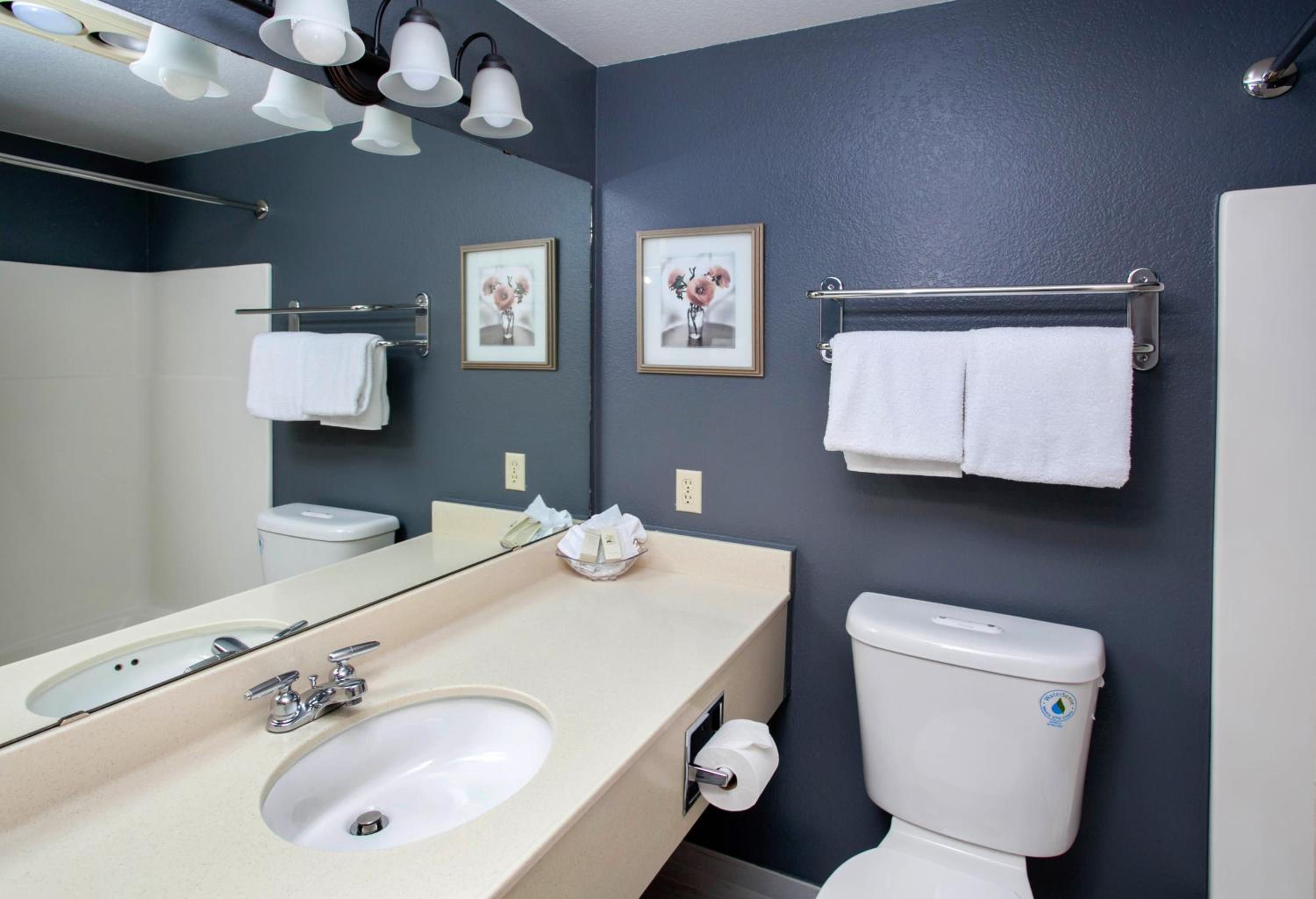 King Room with Kitchenette - Photo 2
