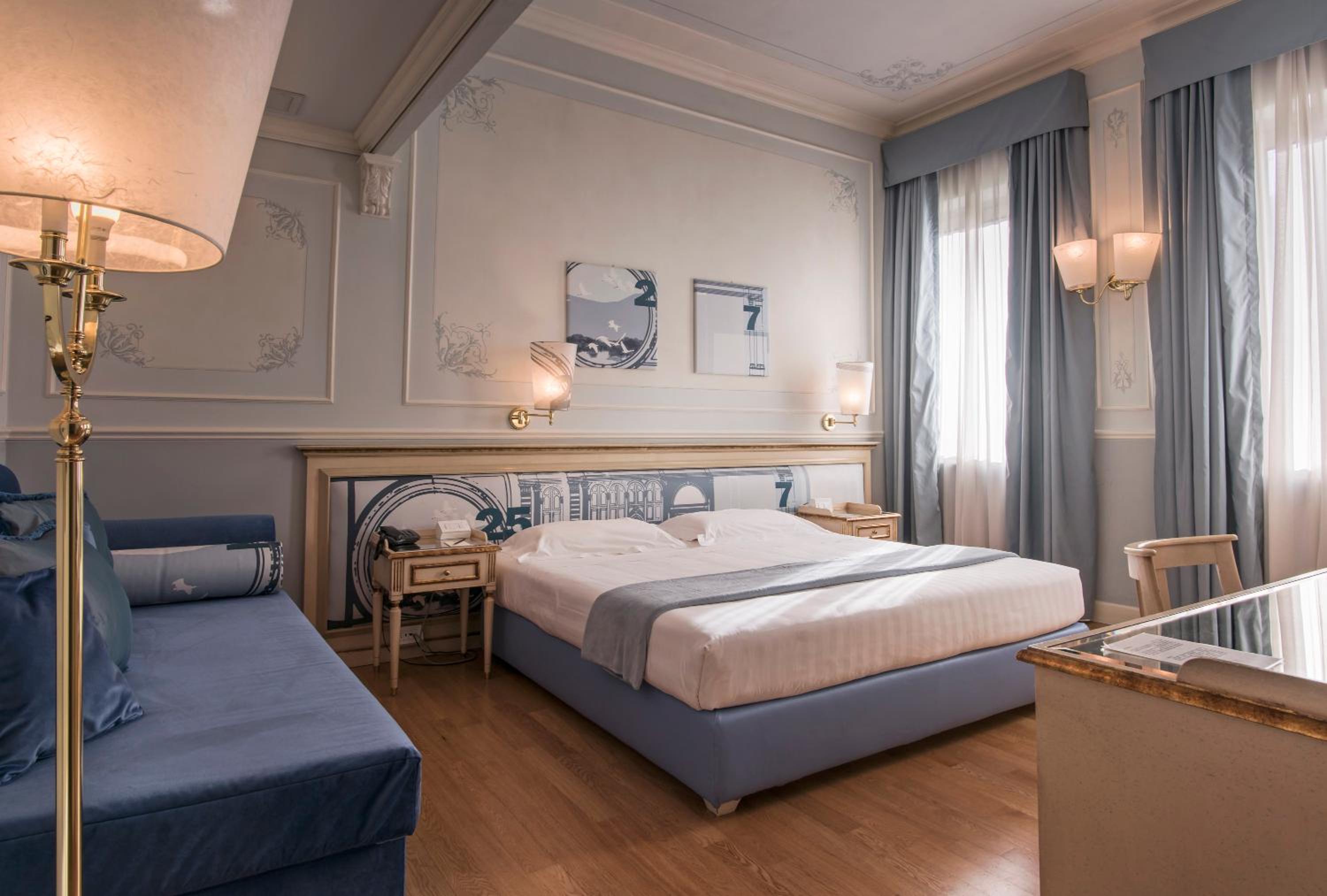 Superior King Room - Photo 1