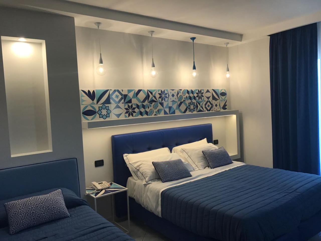 Triple Room with Balcony - Photo 3
