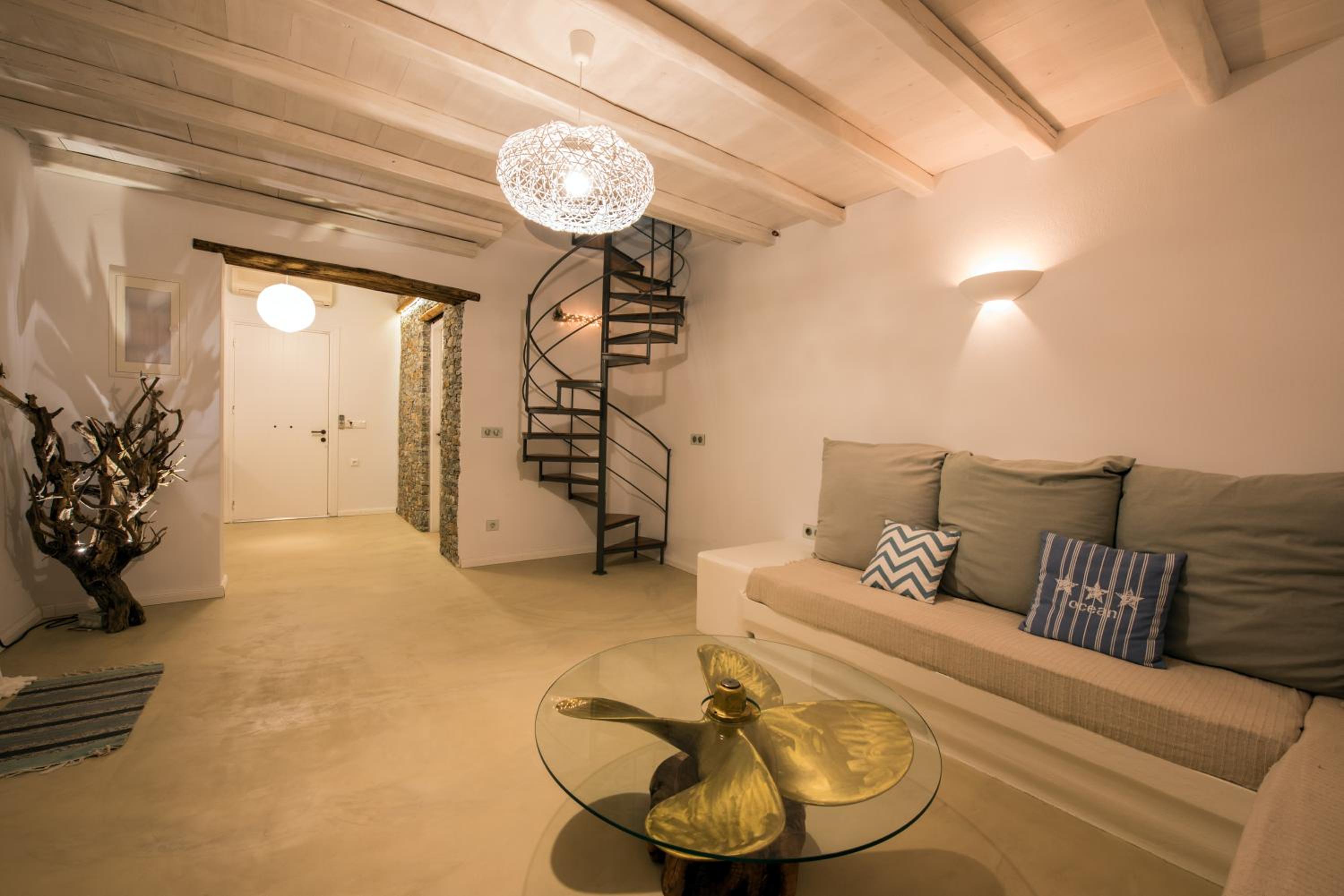 Villa with Private Pool - Photo 4